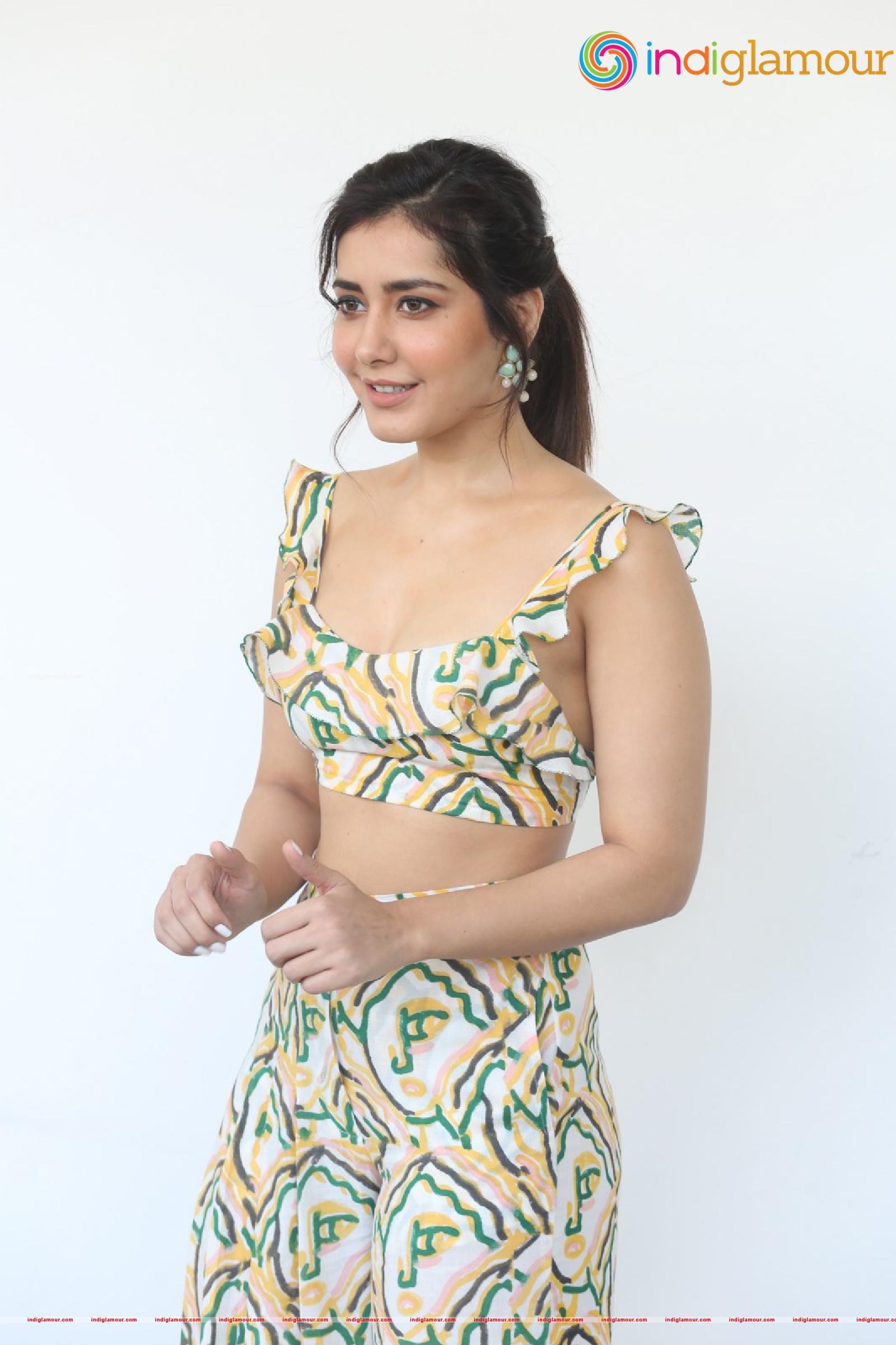 Raashi Khanna Actress hd photo