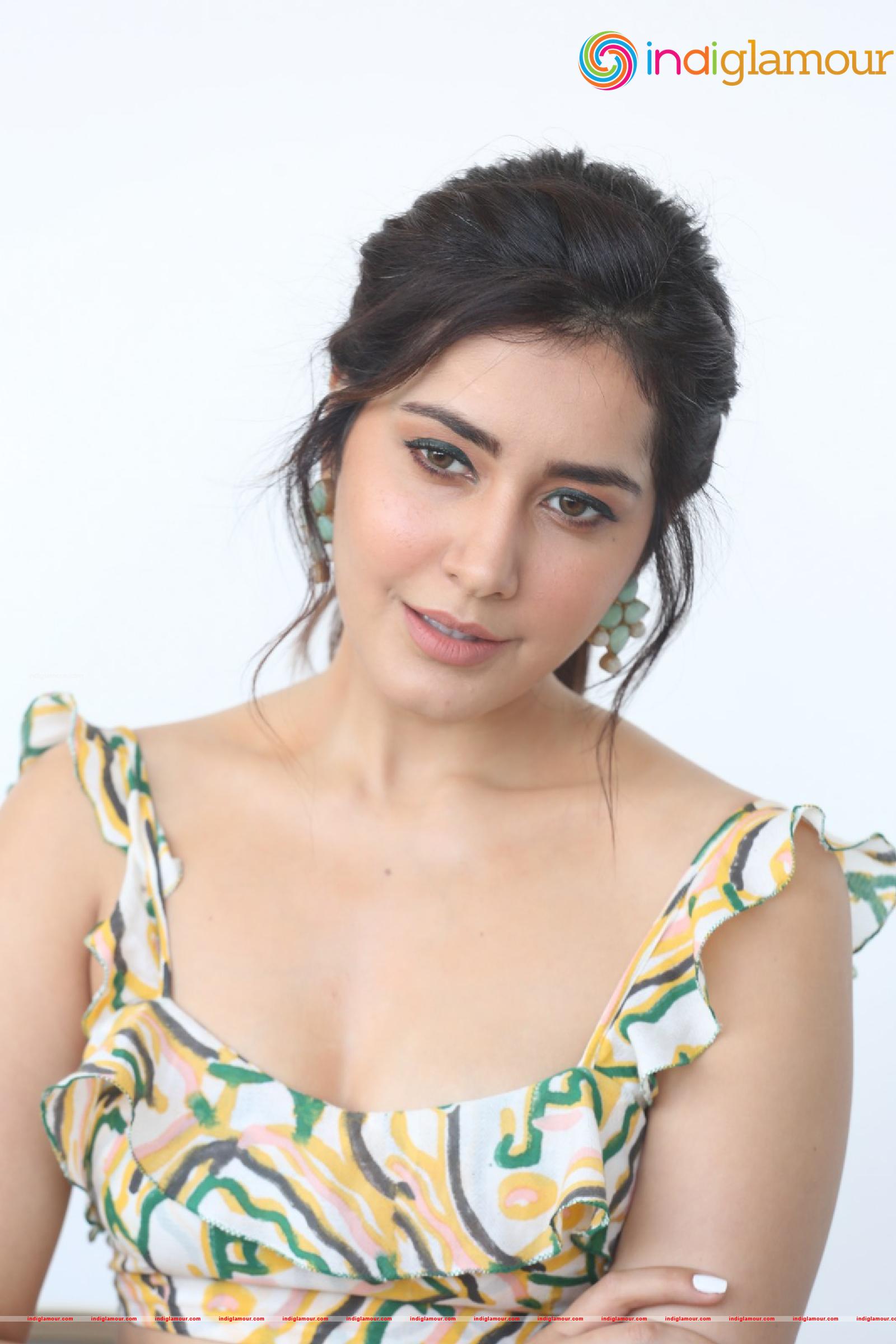 Raashi Khanna Actress hd photo