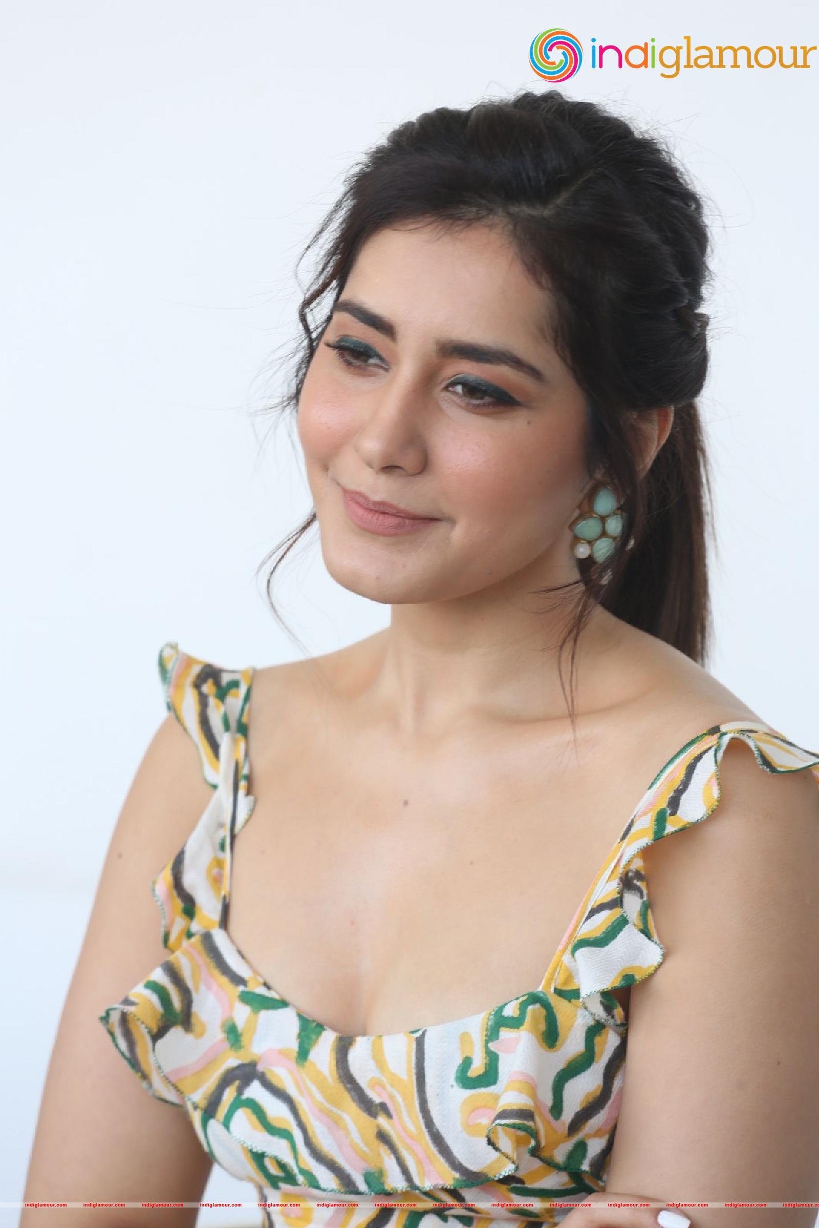 Raashi Khanna Actress hd photo