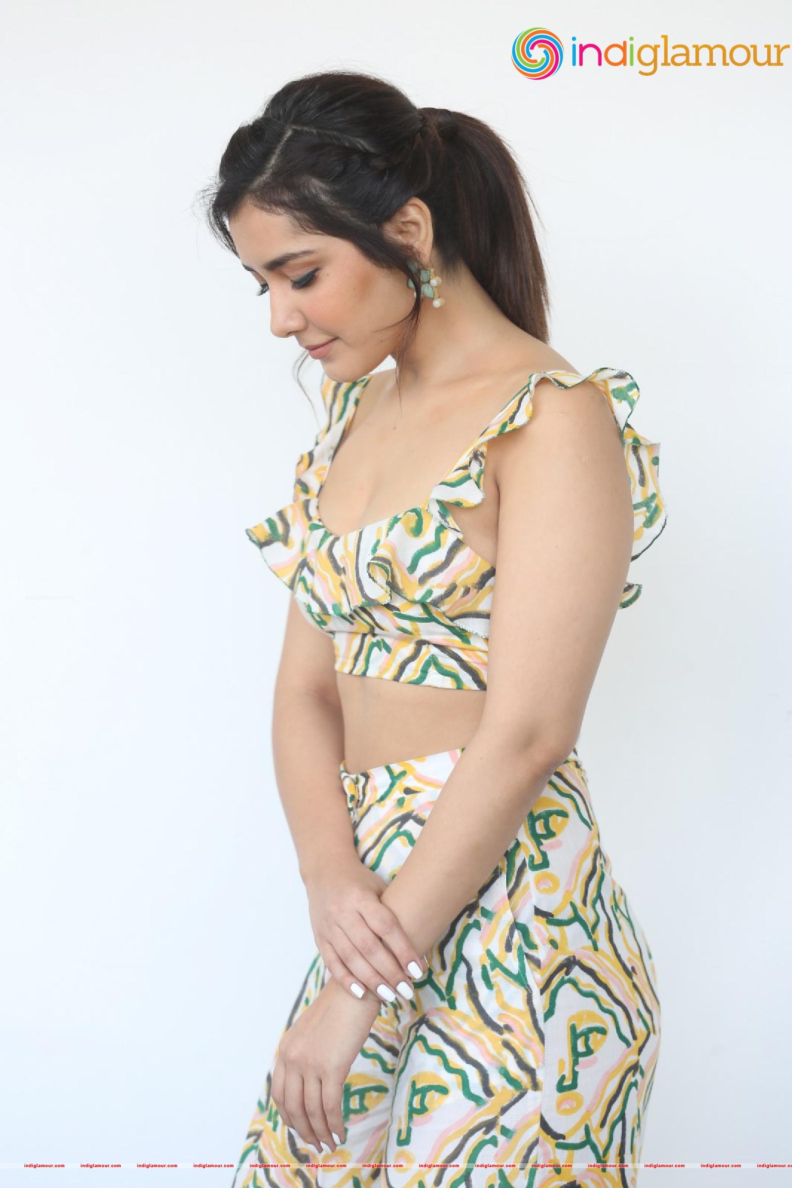 Raashi Khanna Actress hd photo