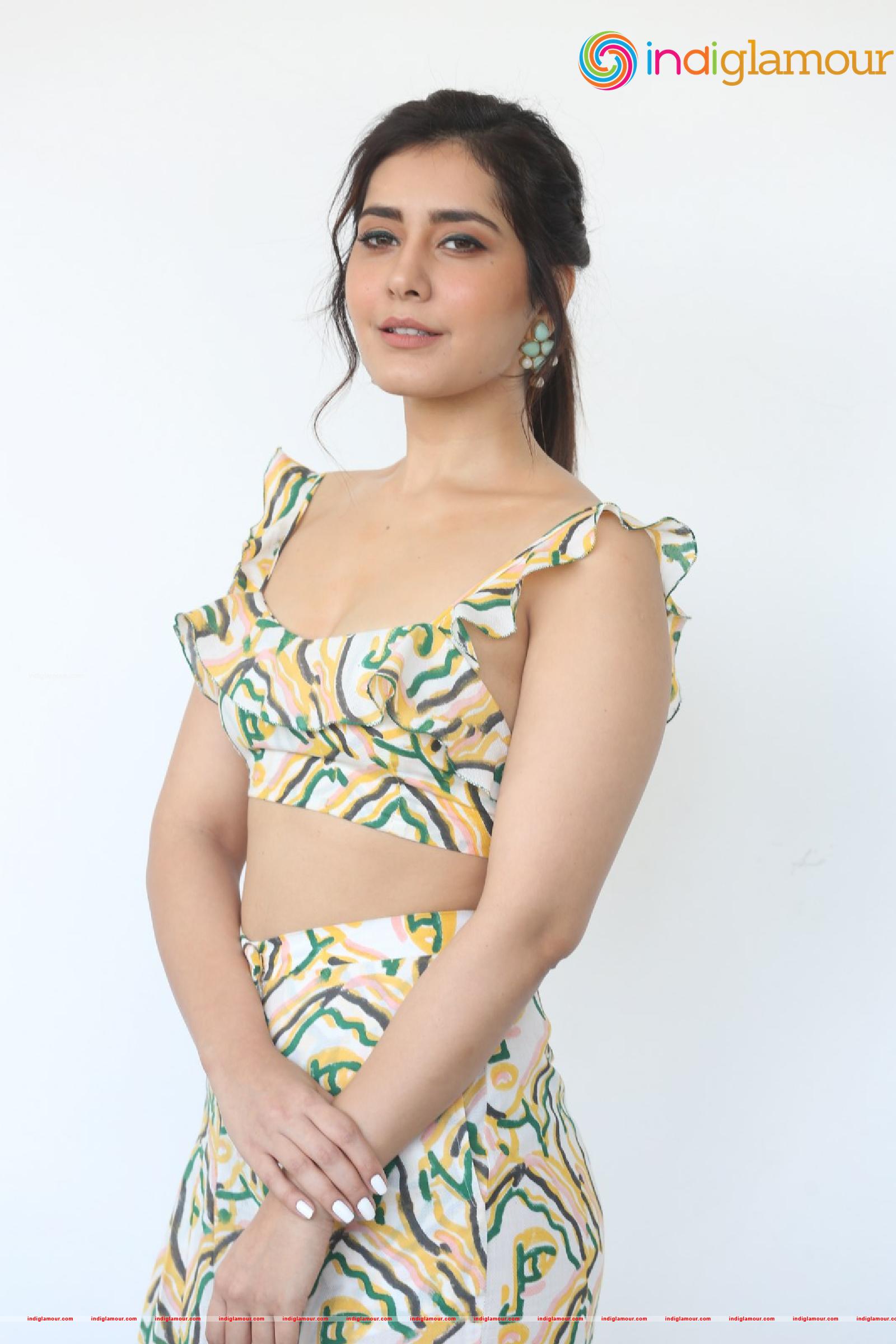 Raashi Khanna Actress hd photo