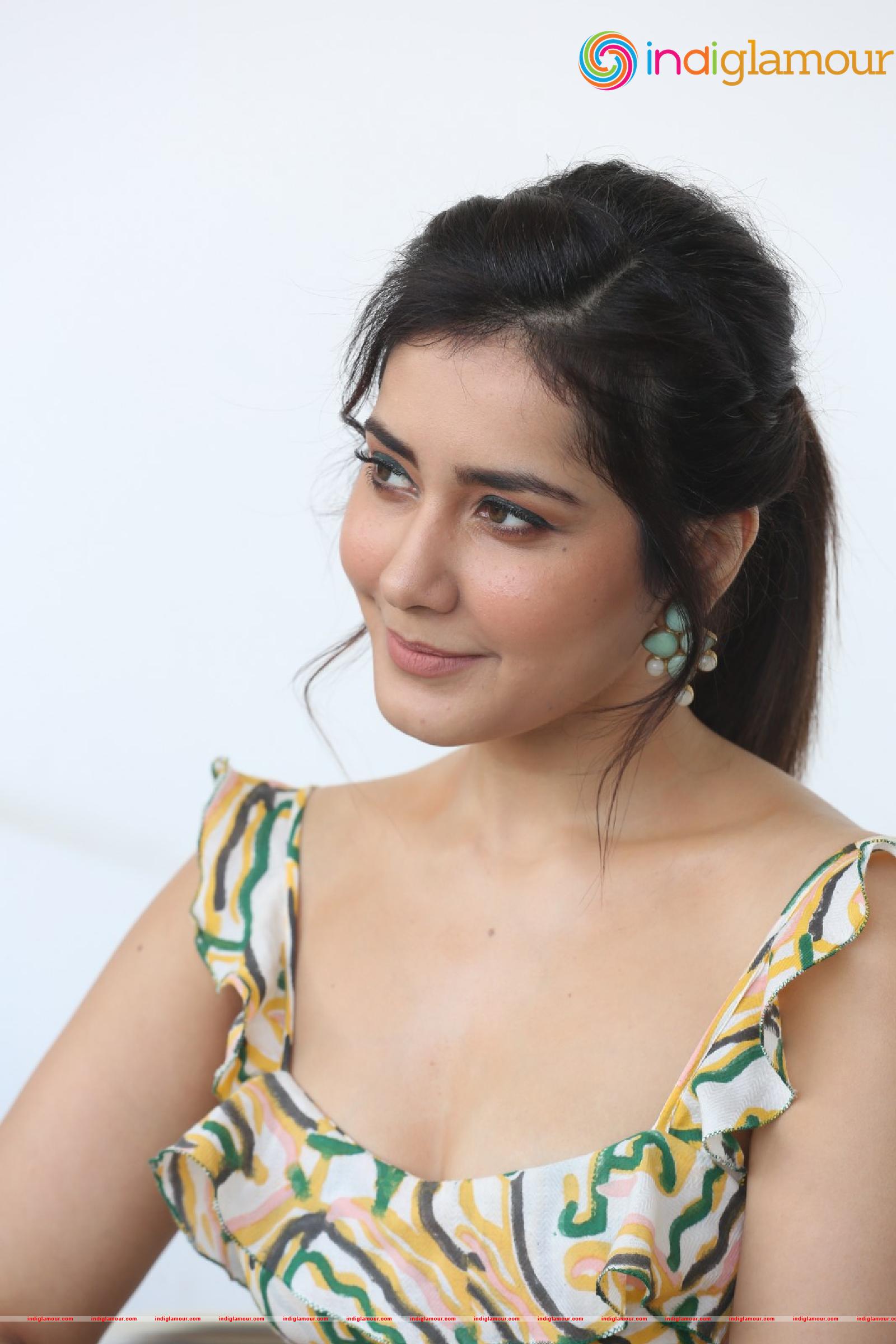 Raashi Khanna Actress hd photo