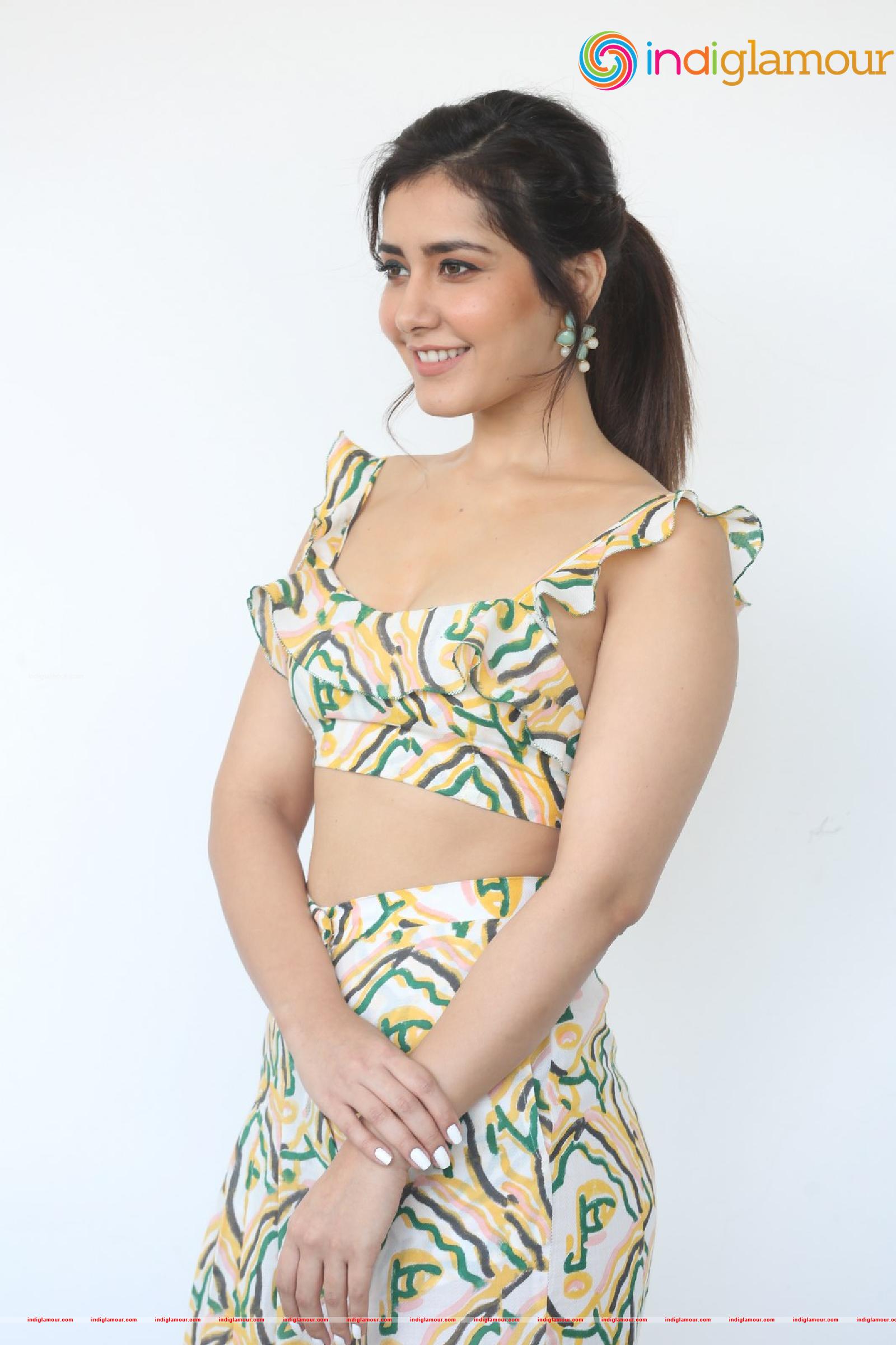 Raashi Khanna Actress hd photo