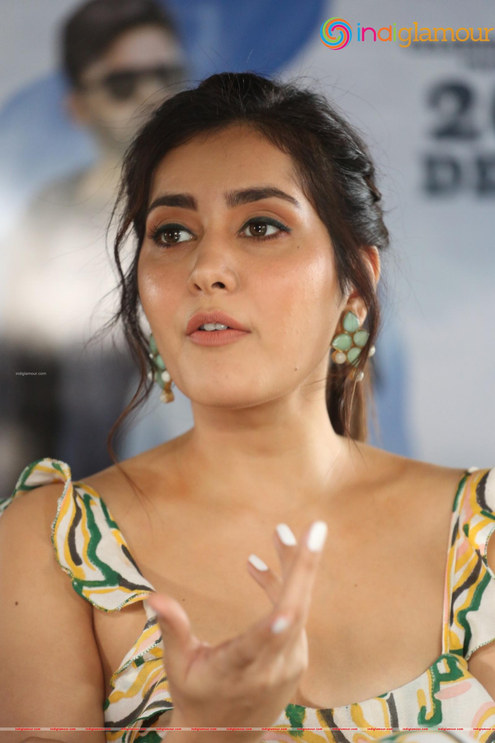 Raashi Khanna Actress hd photo