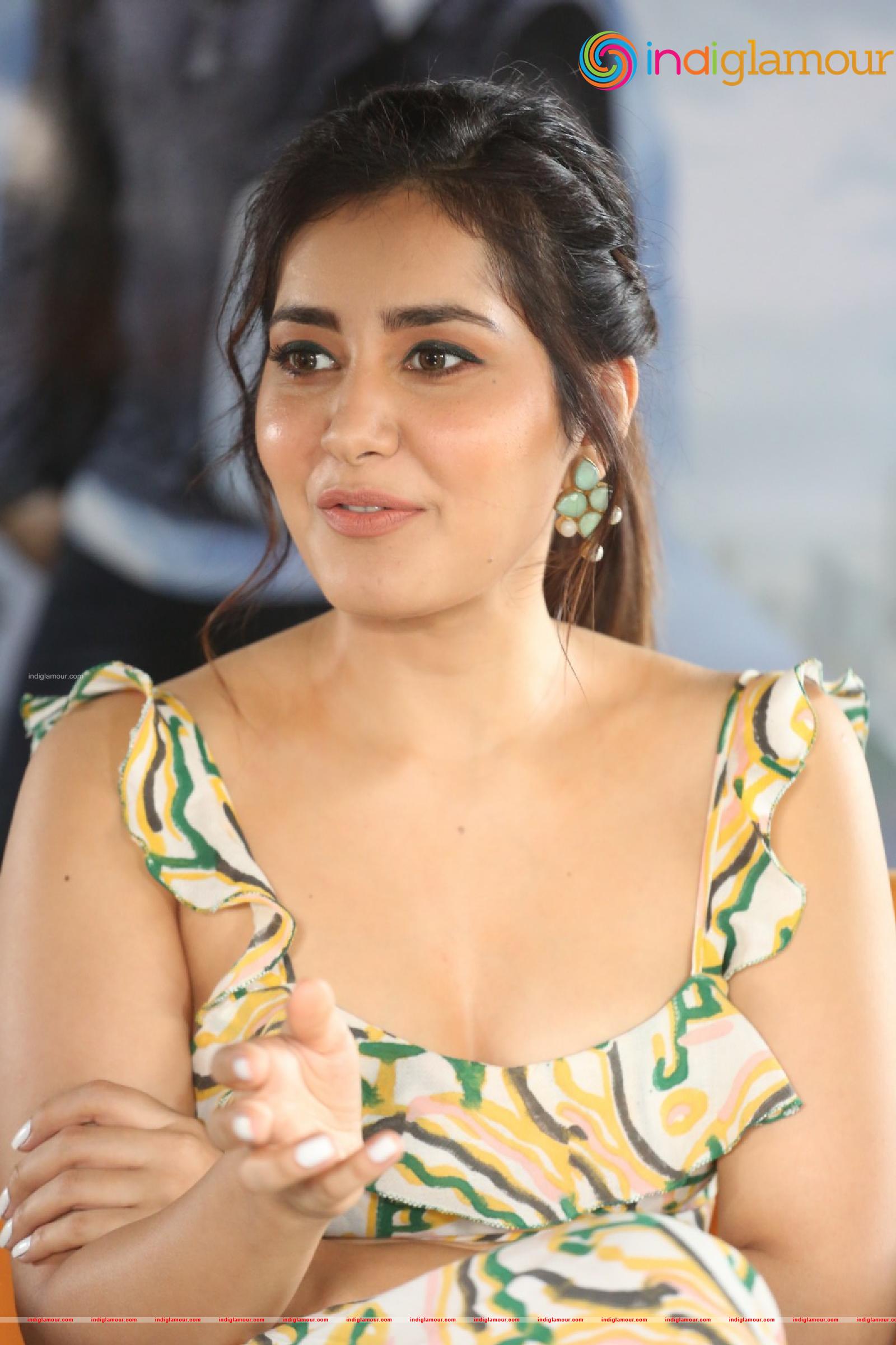 Raashi Khanna Actress hd photo
