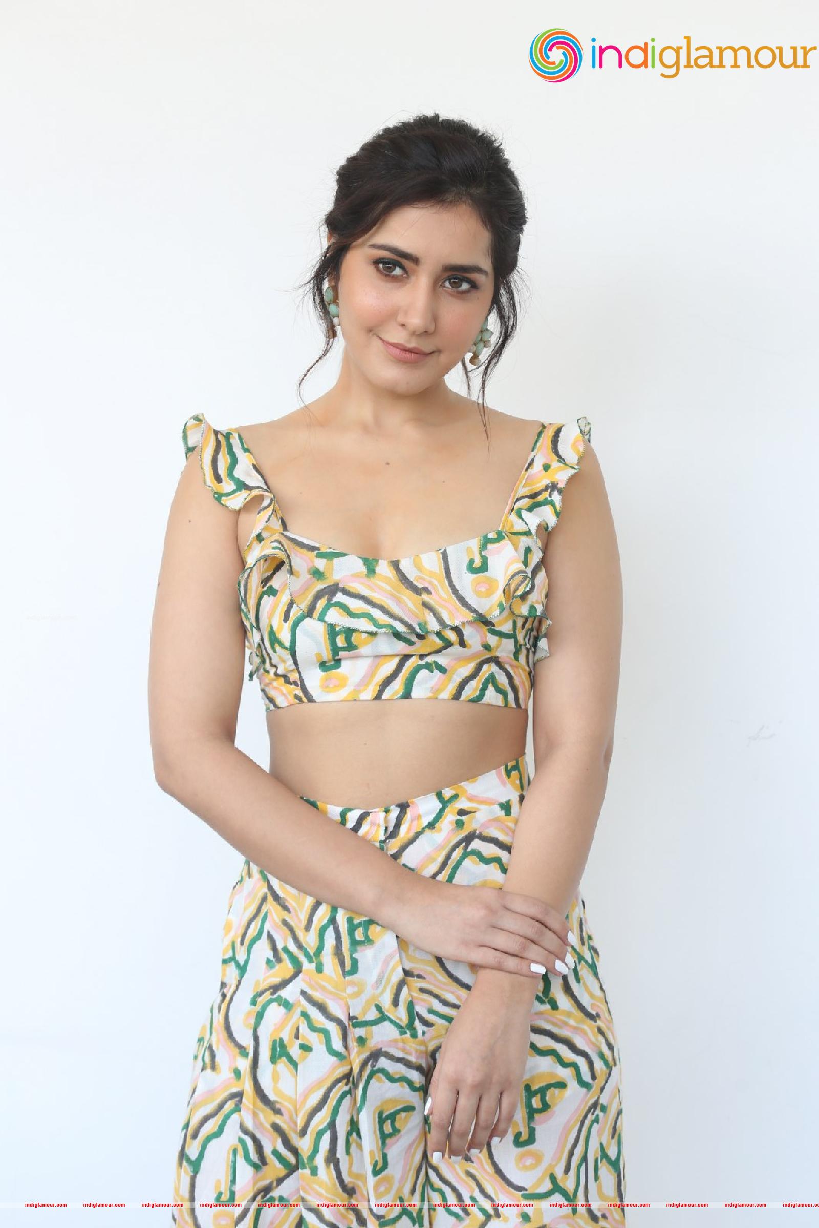 Raashi Khanna Actress hd photo