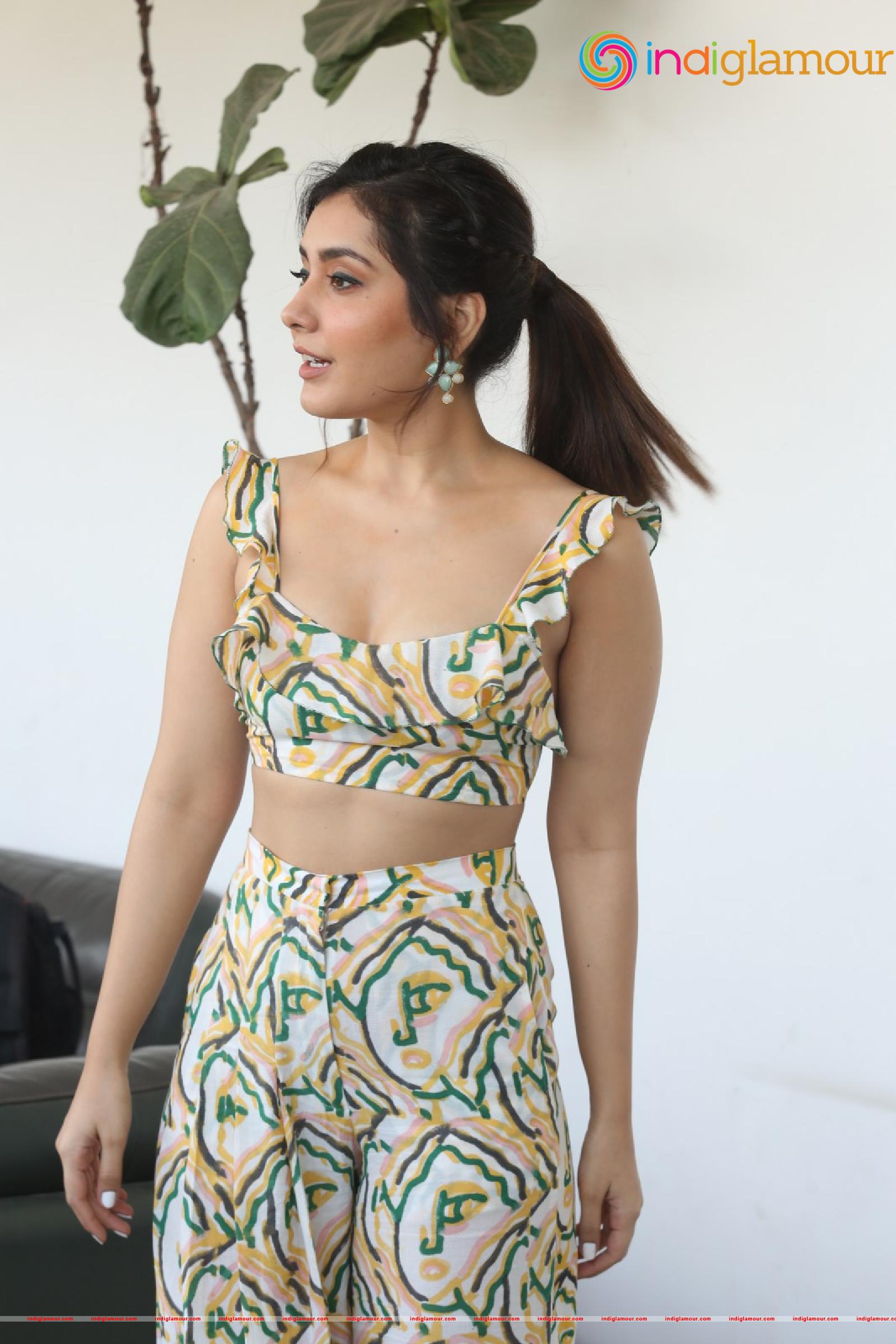 Raashi Khanna Actress hd photo