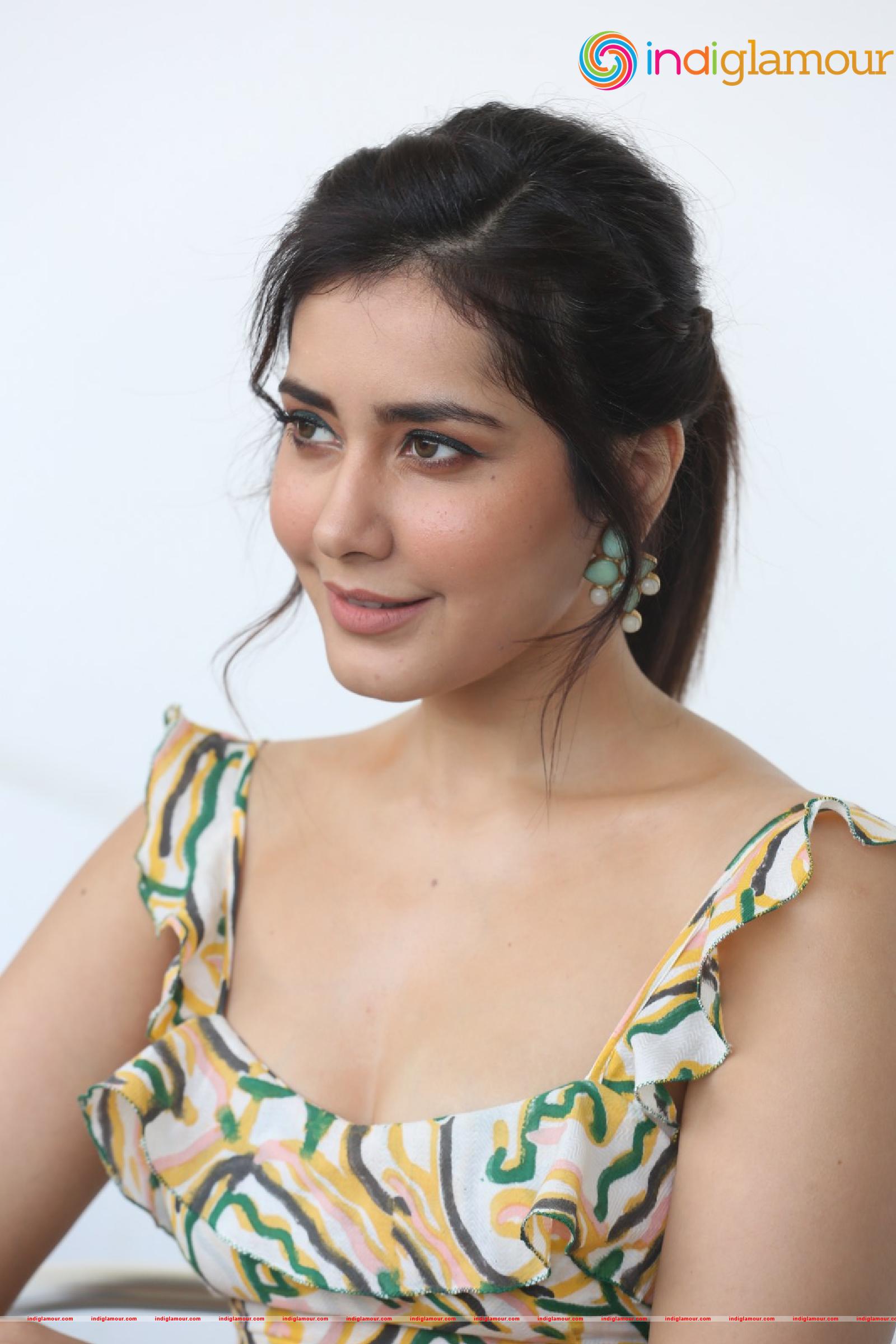 Raashi Khanna Actress hd photo
