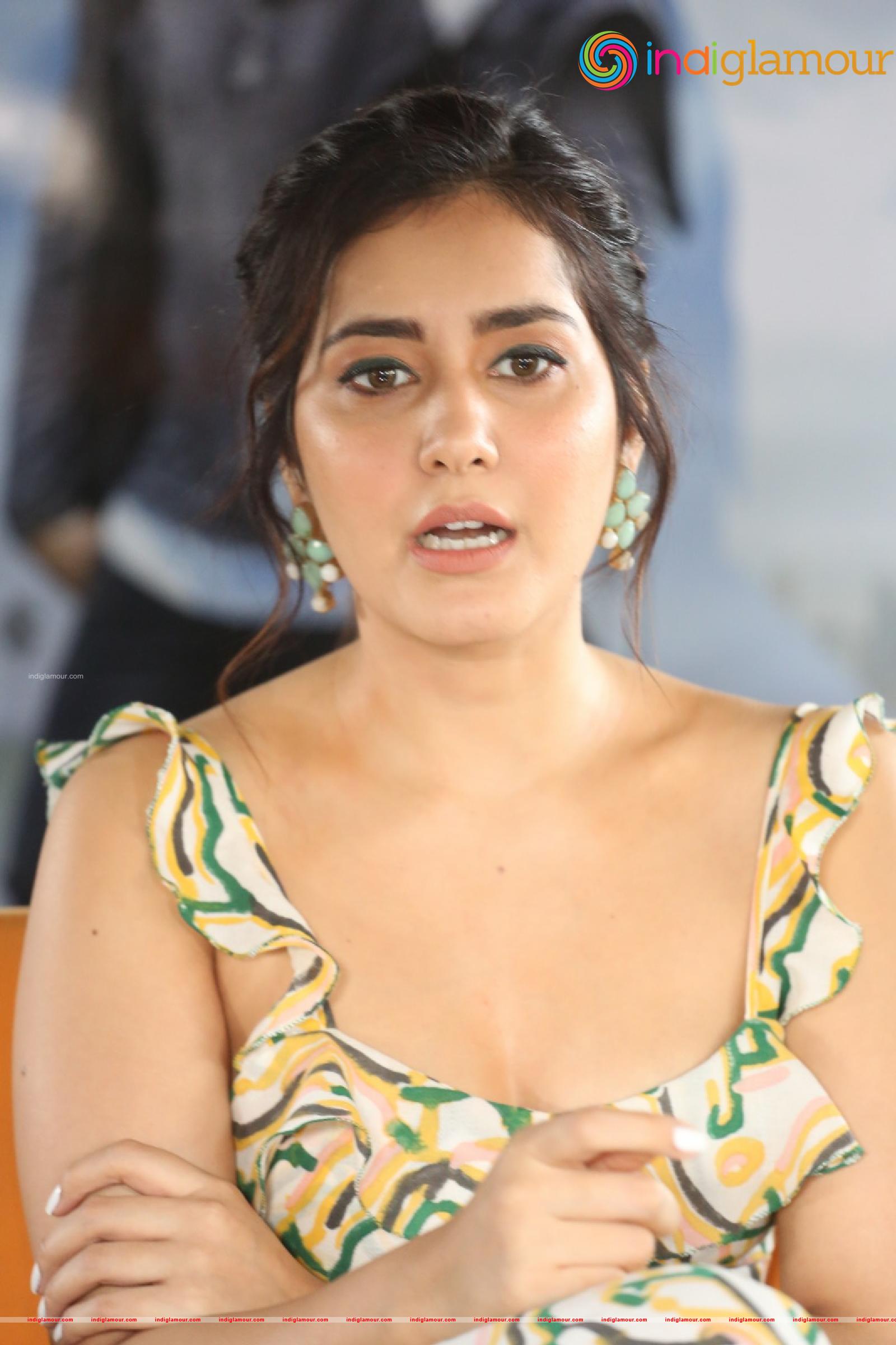 Raashi Khanna Actress hd photo