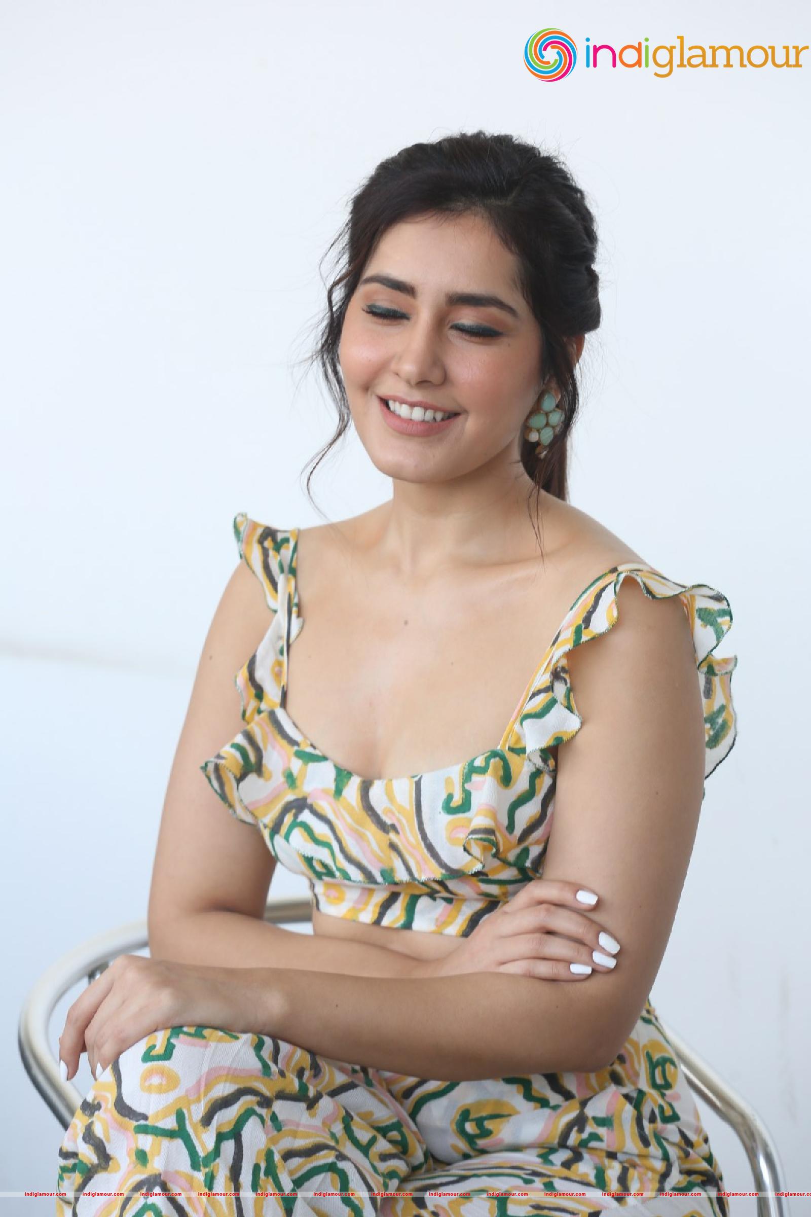 Raashi Khanna Actress hd photo