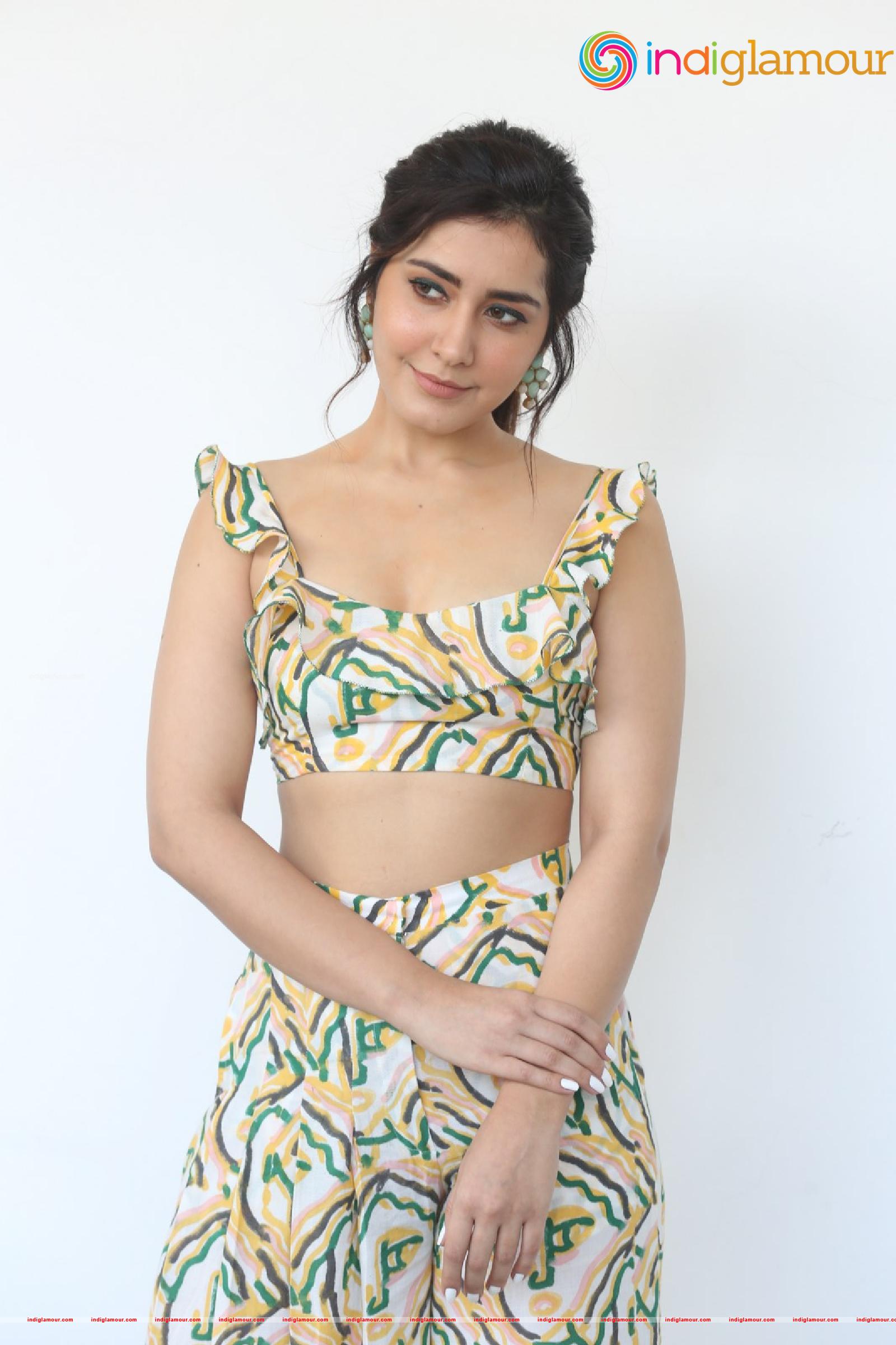 Raashi Khanna Actress hd photo