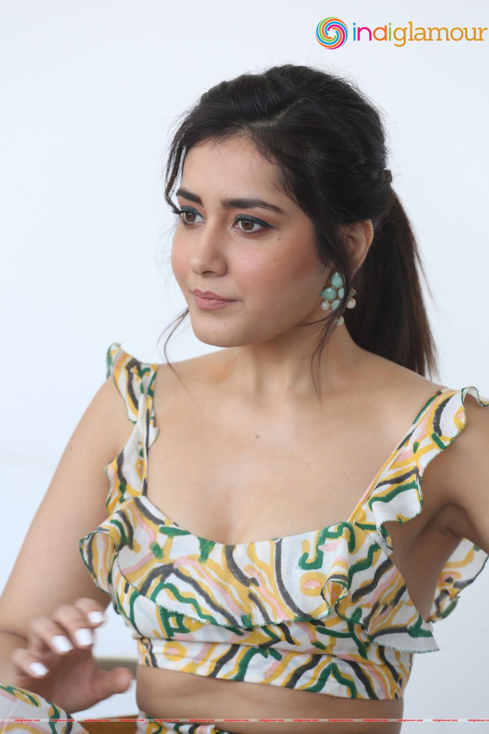 Raashi Khanna Actress hd photo