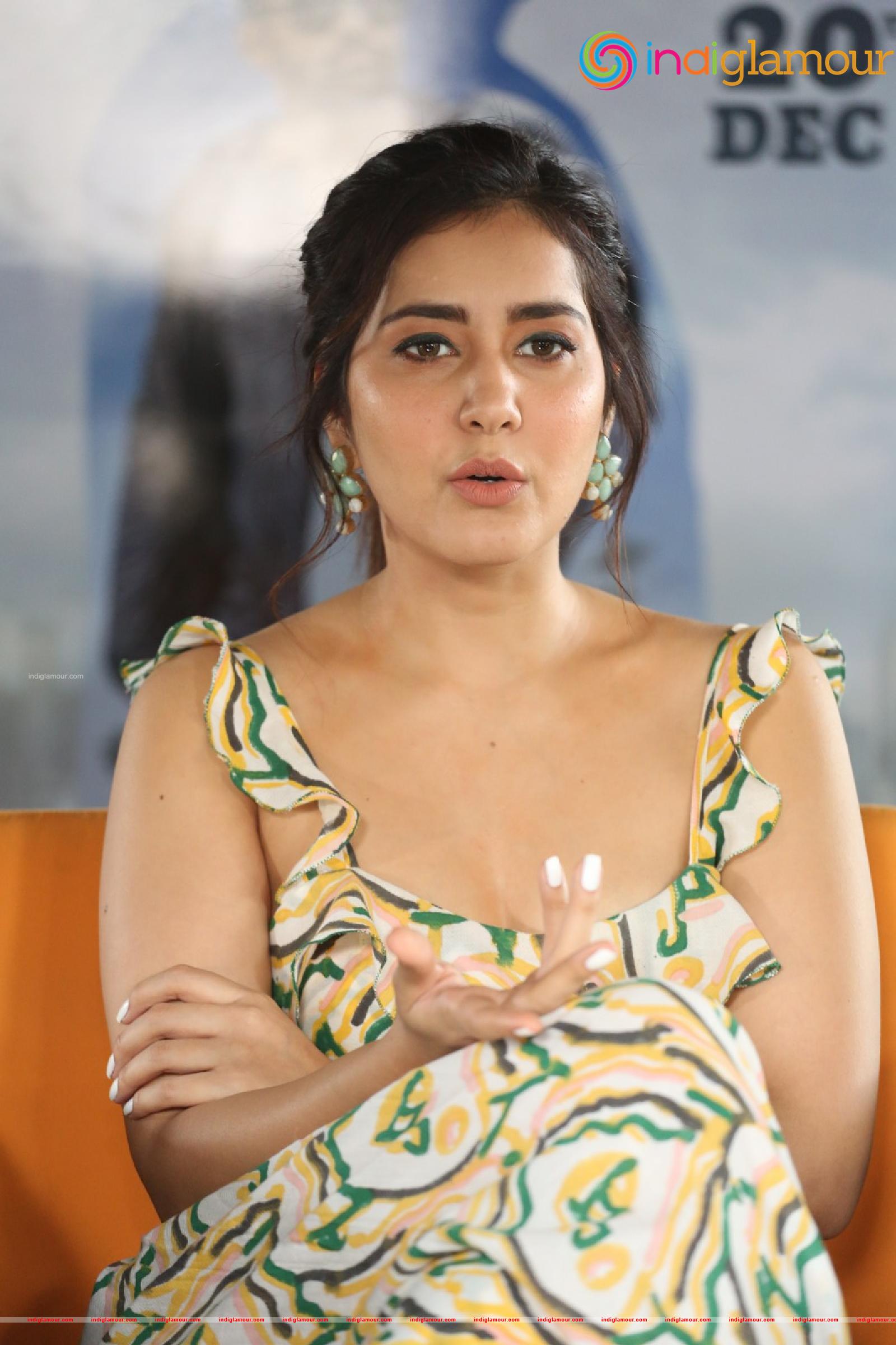 Raashi Khanna Actress hd photo