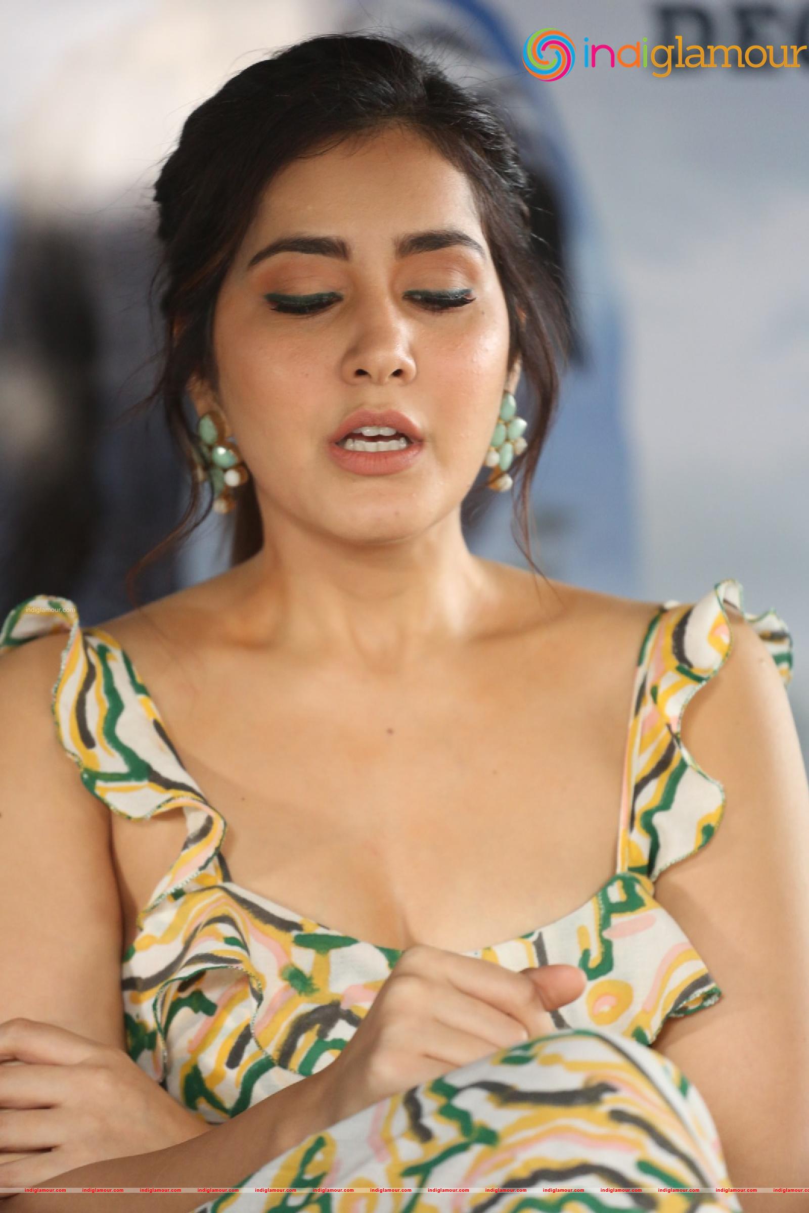 Raashi Khanna Actress hd photo