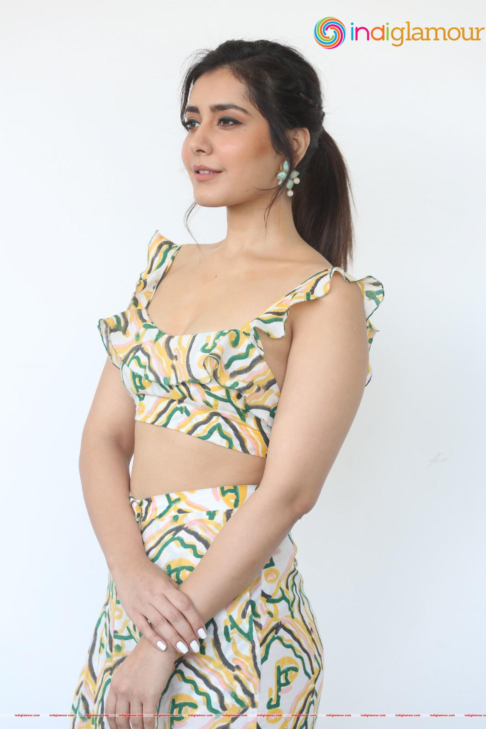 Raashi Khanna Actress hd photo