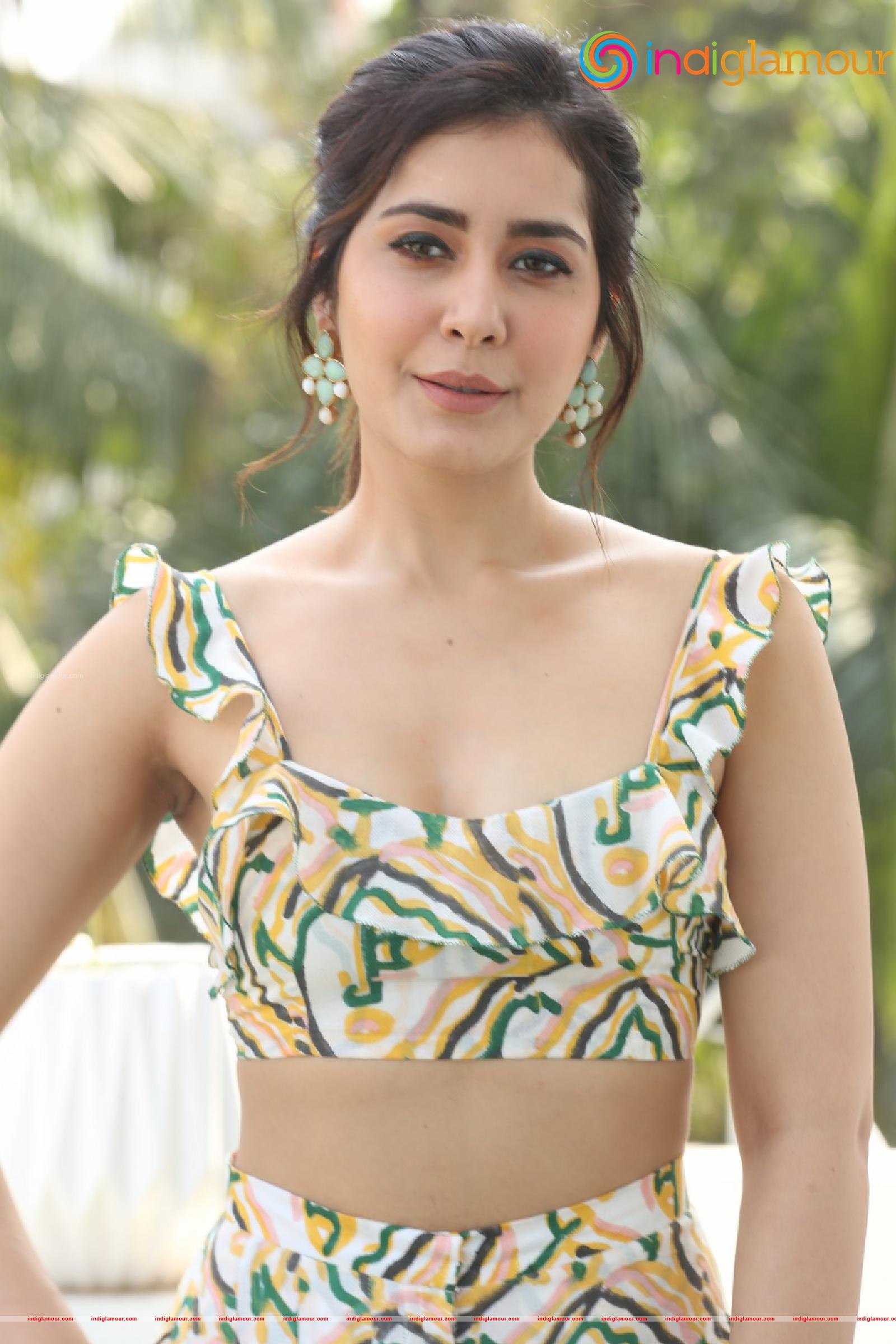 Raashi Khanna Actress hd photo