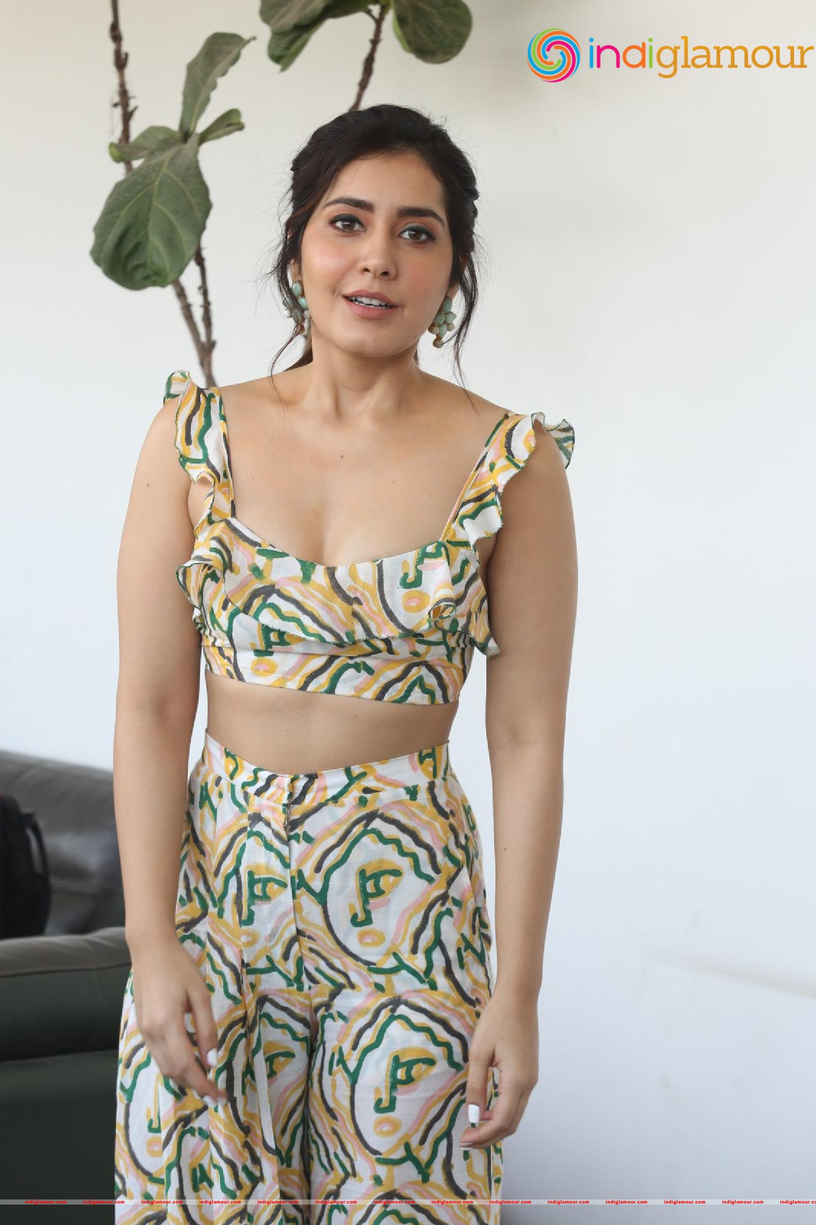 Raashi Khanna Actress hd photo