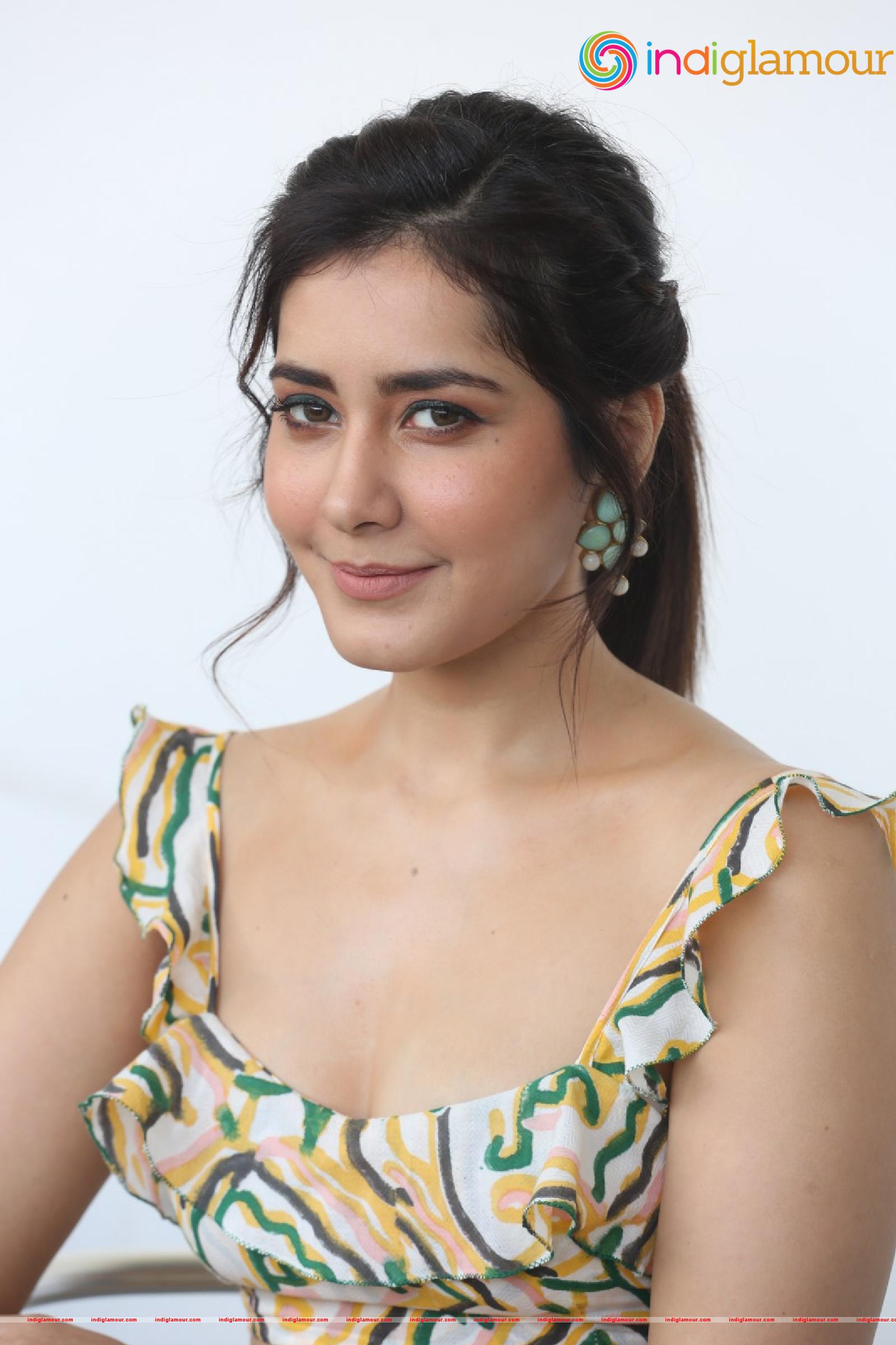 Raashi Khanna Actress hd photo