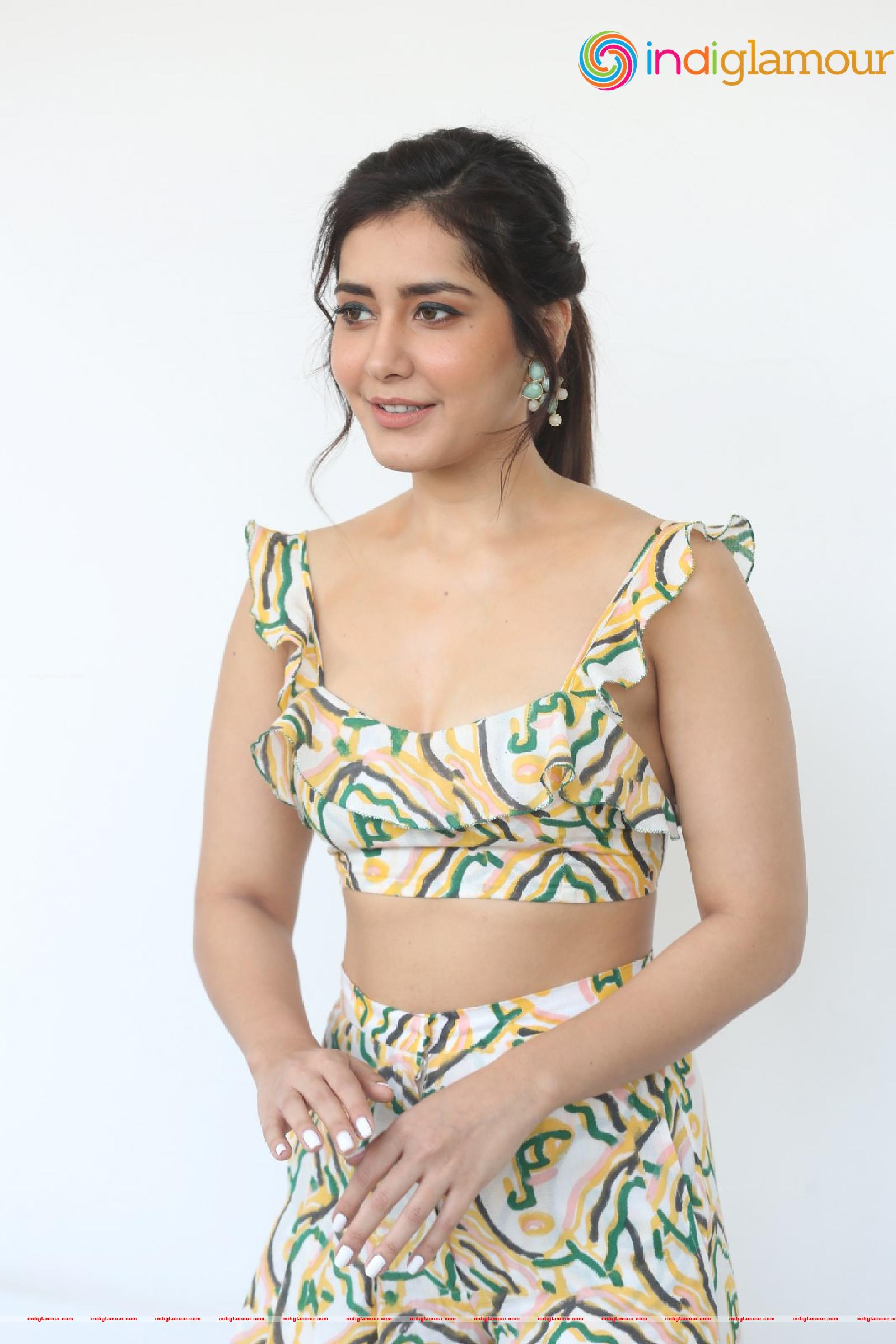 Raashi Khanna Actress hd photo