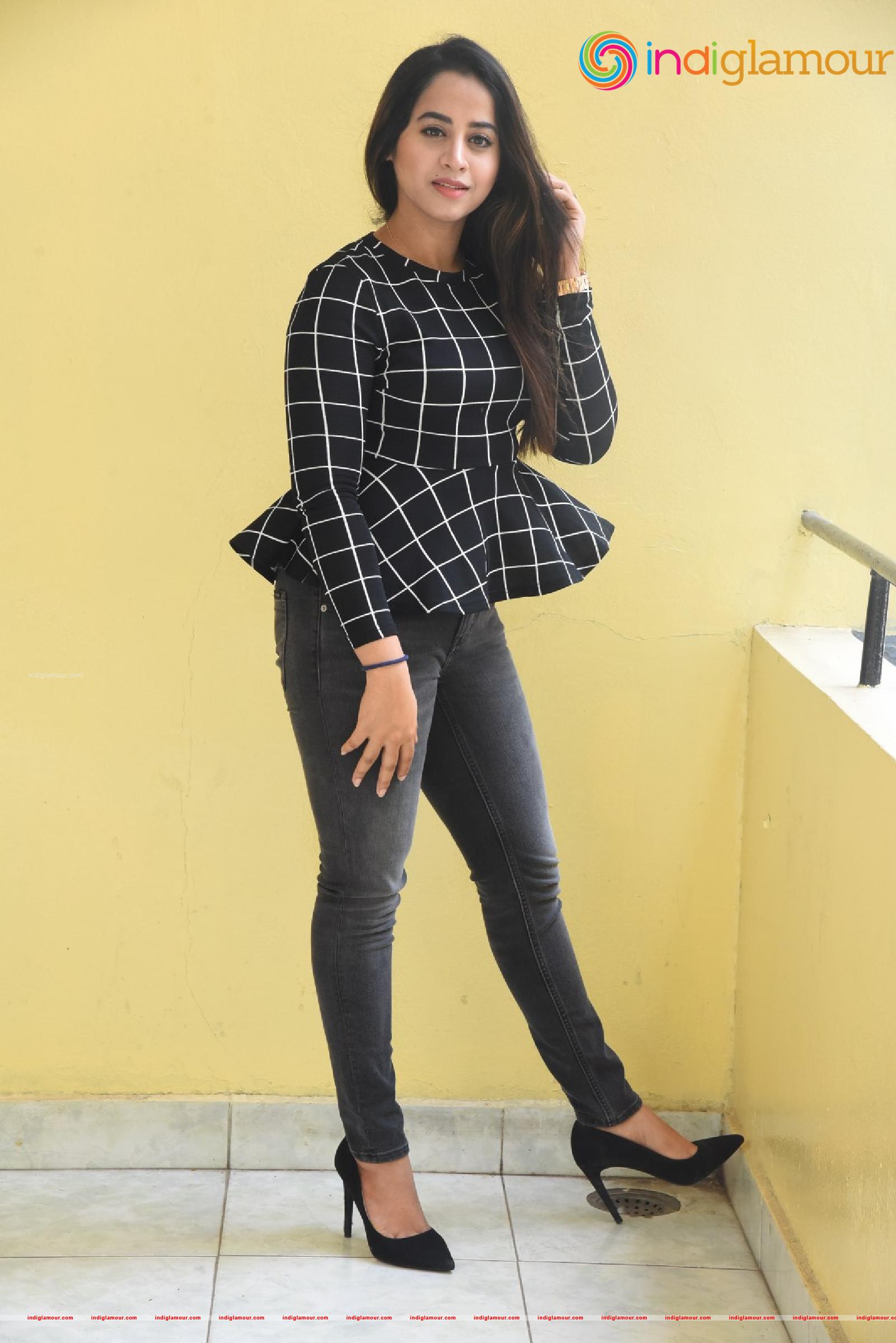 Swathi Deekshith Actress hd photo