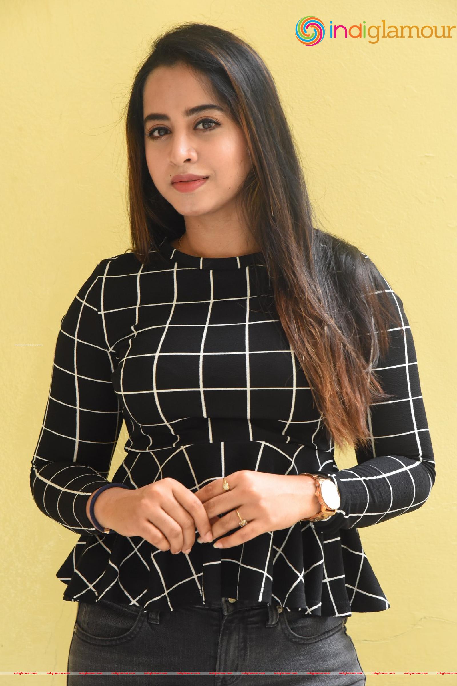 Swathi Deekshith Actress hd photo