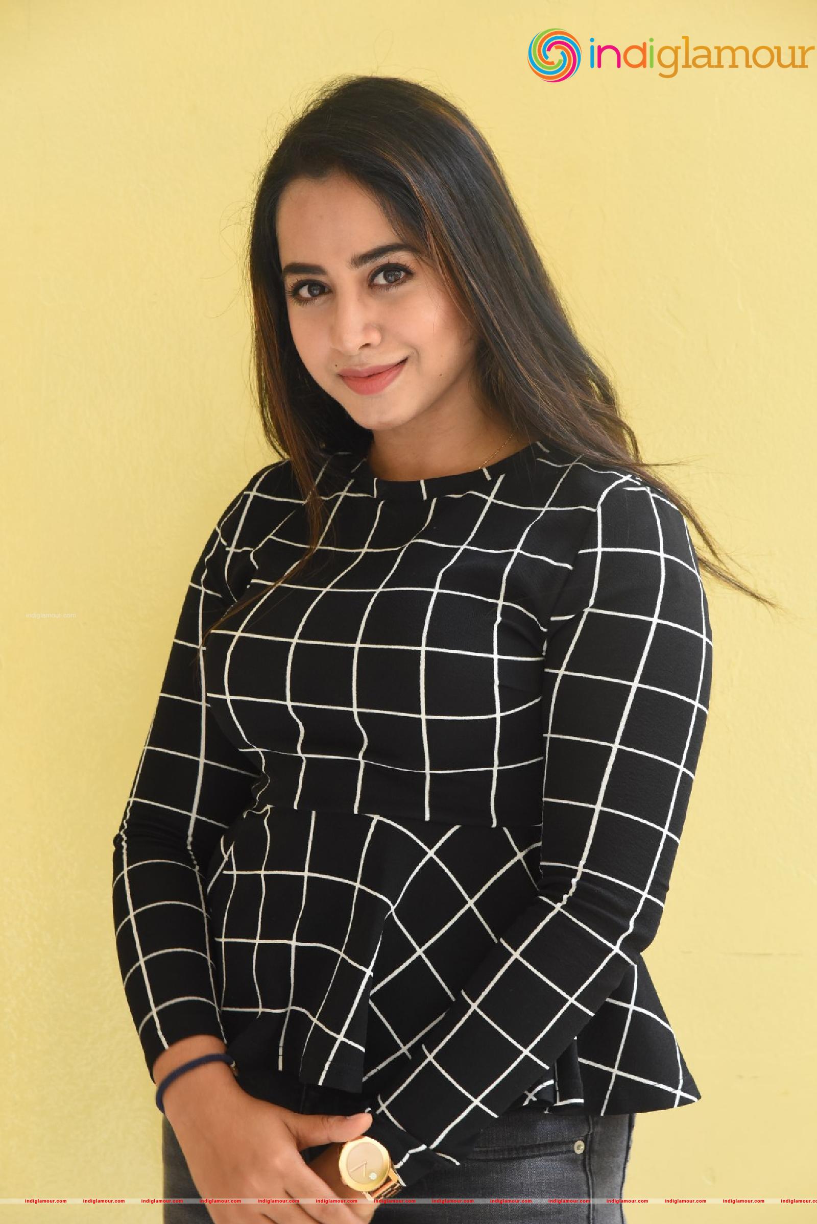 Swathi Deekshith Actress hd photo