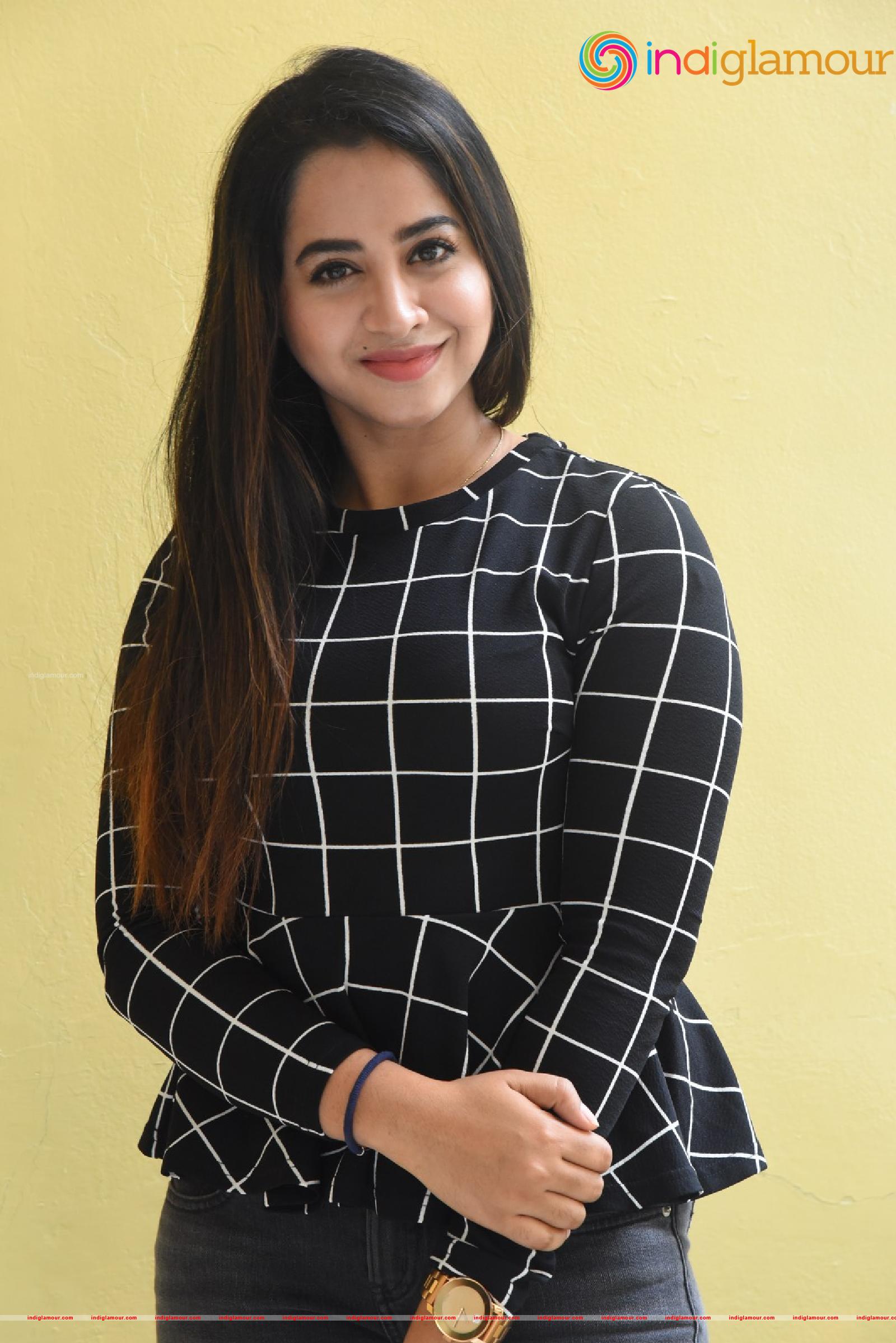 Swathi Deekshith Actress hd photo
