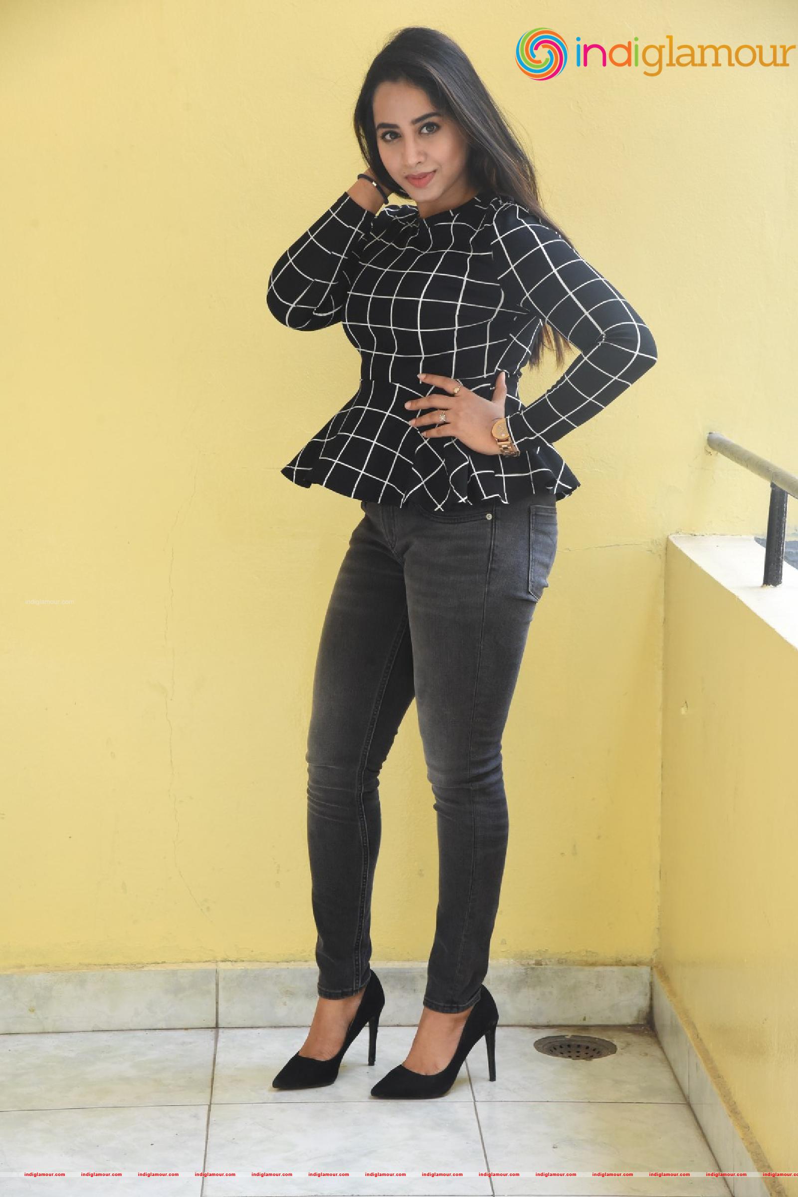 Swathi Deekshith Actress hd photo