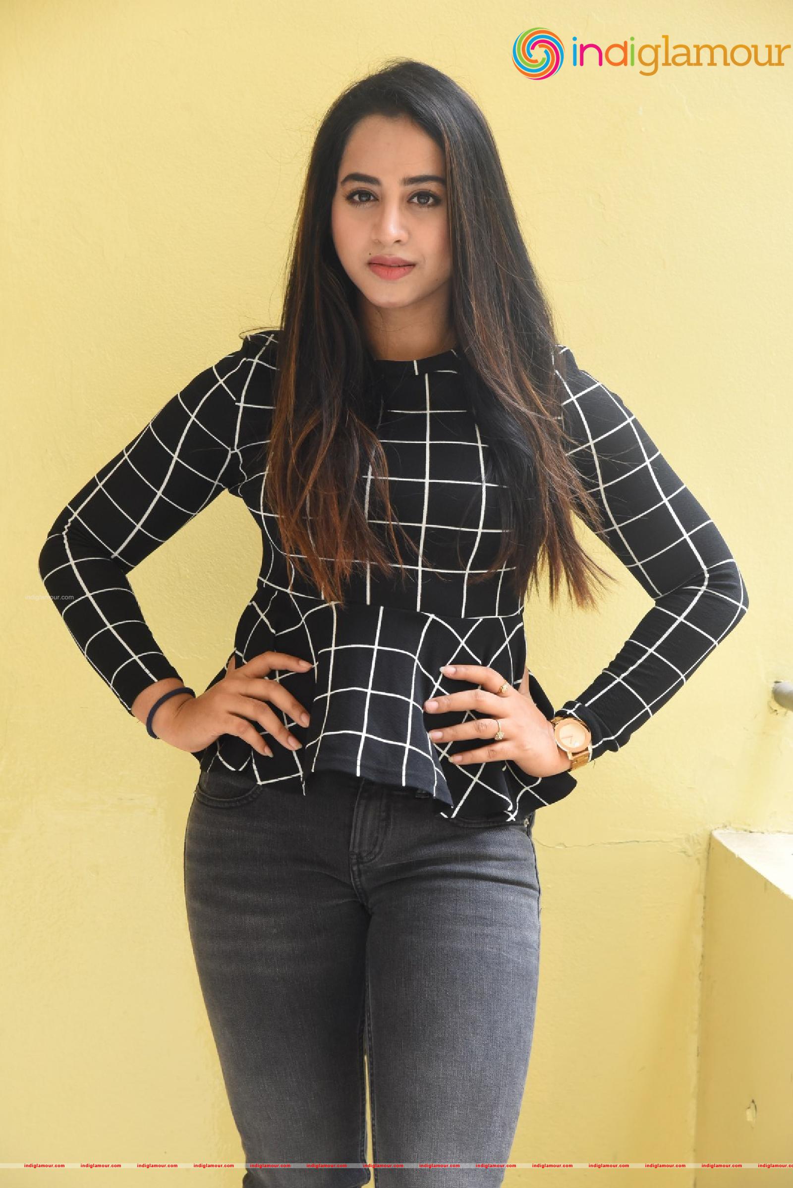 Swathi Deekshith Actress hd photo