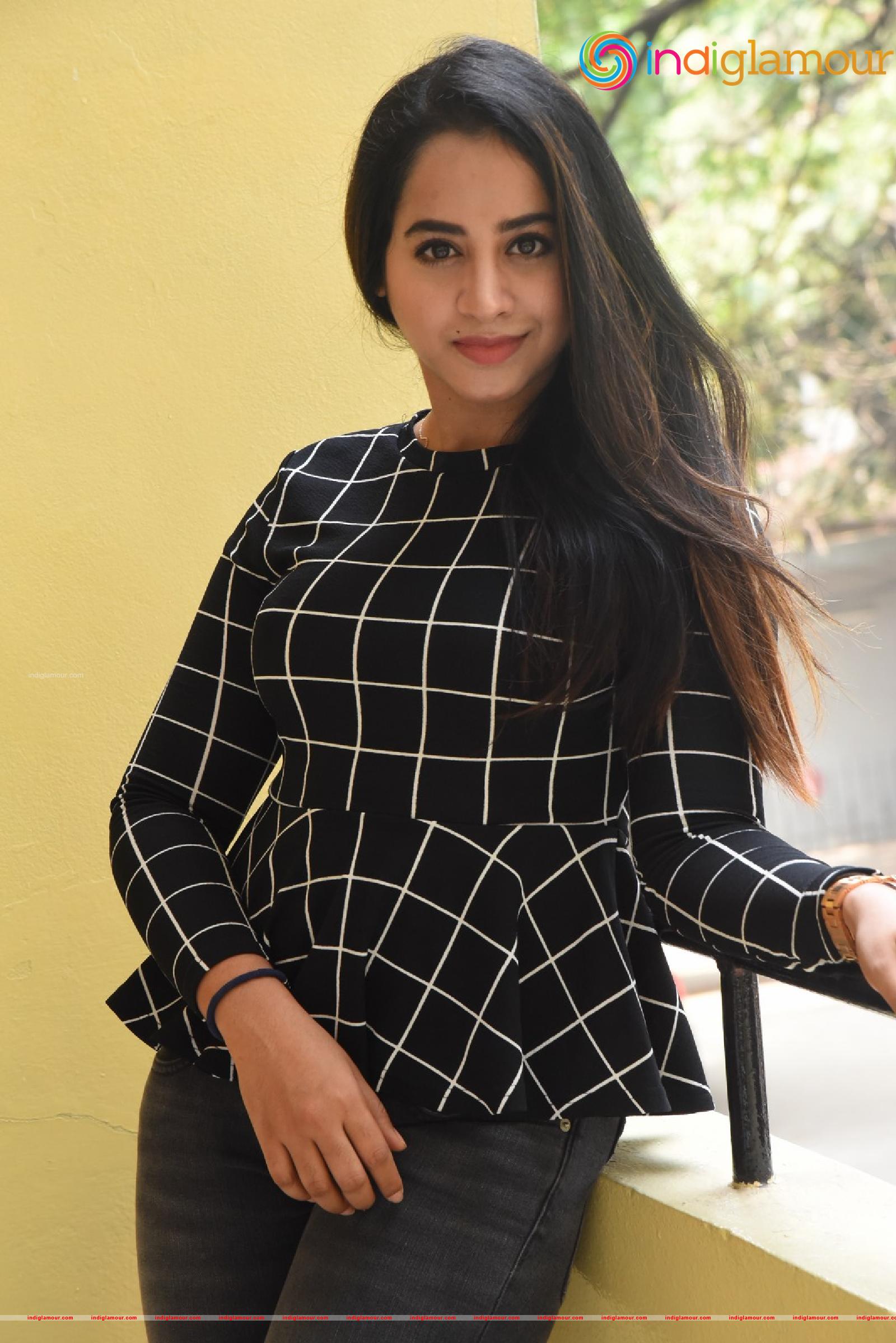 Swathi Deekshith Actress hd photo