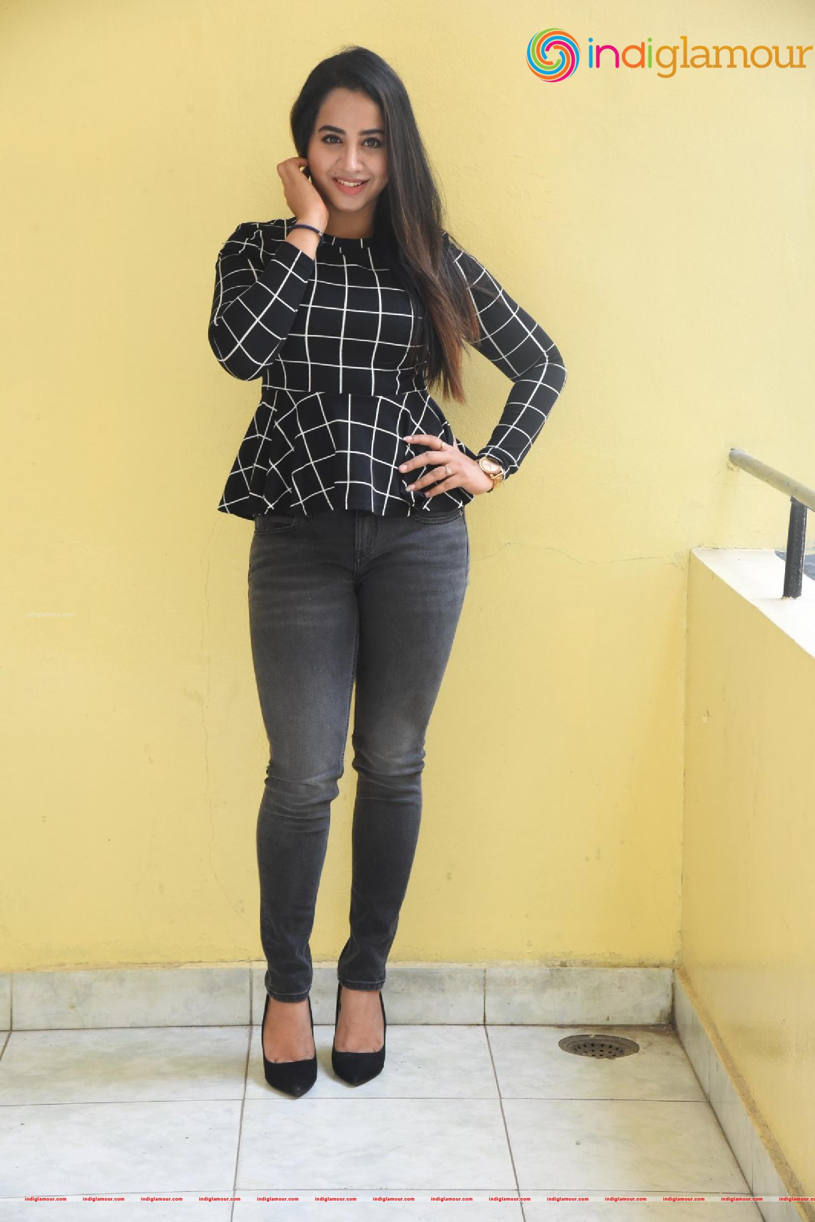 Swathi Deekshith Actress hd photo
