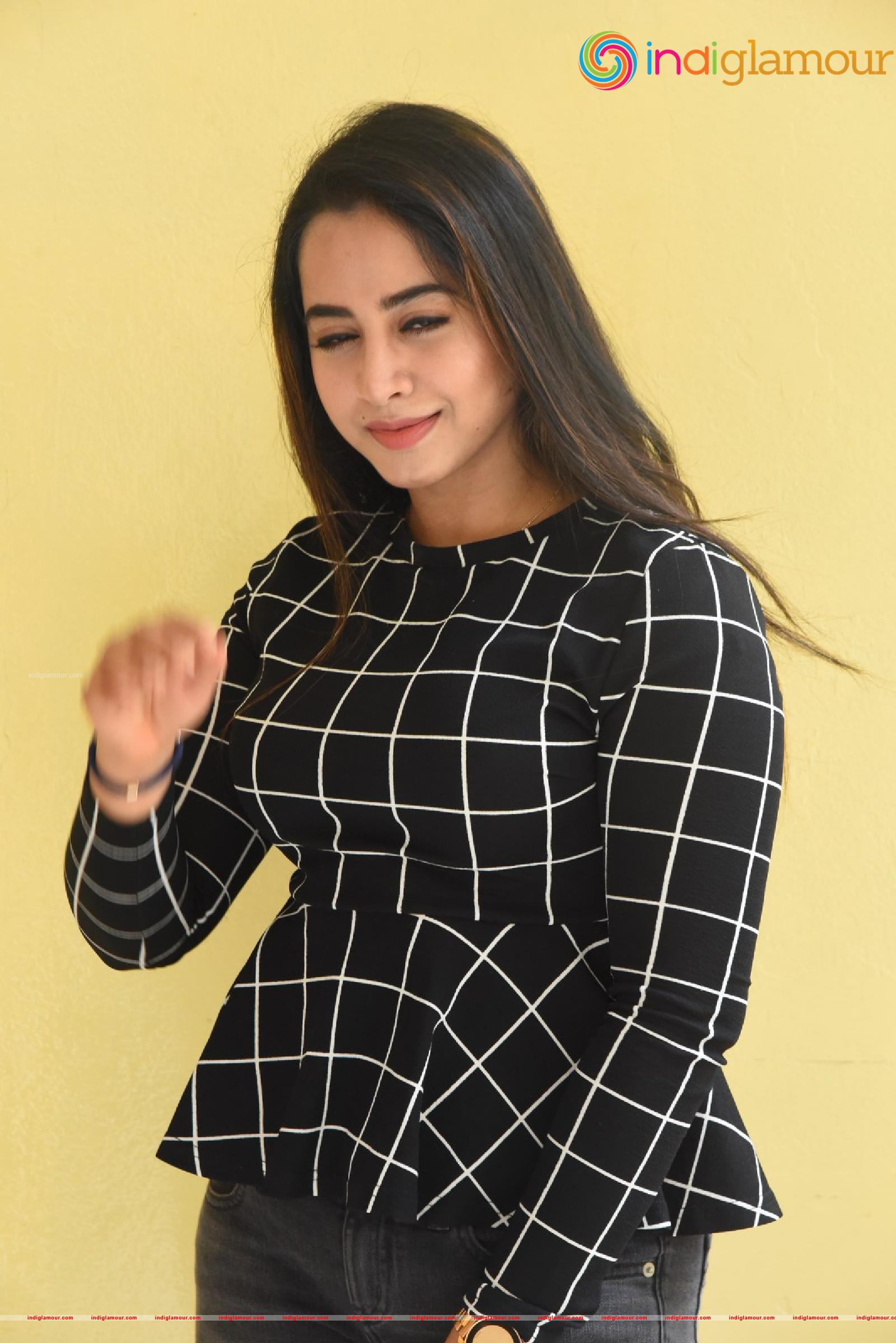 Swathi Deekshith Actress hd photo