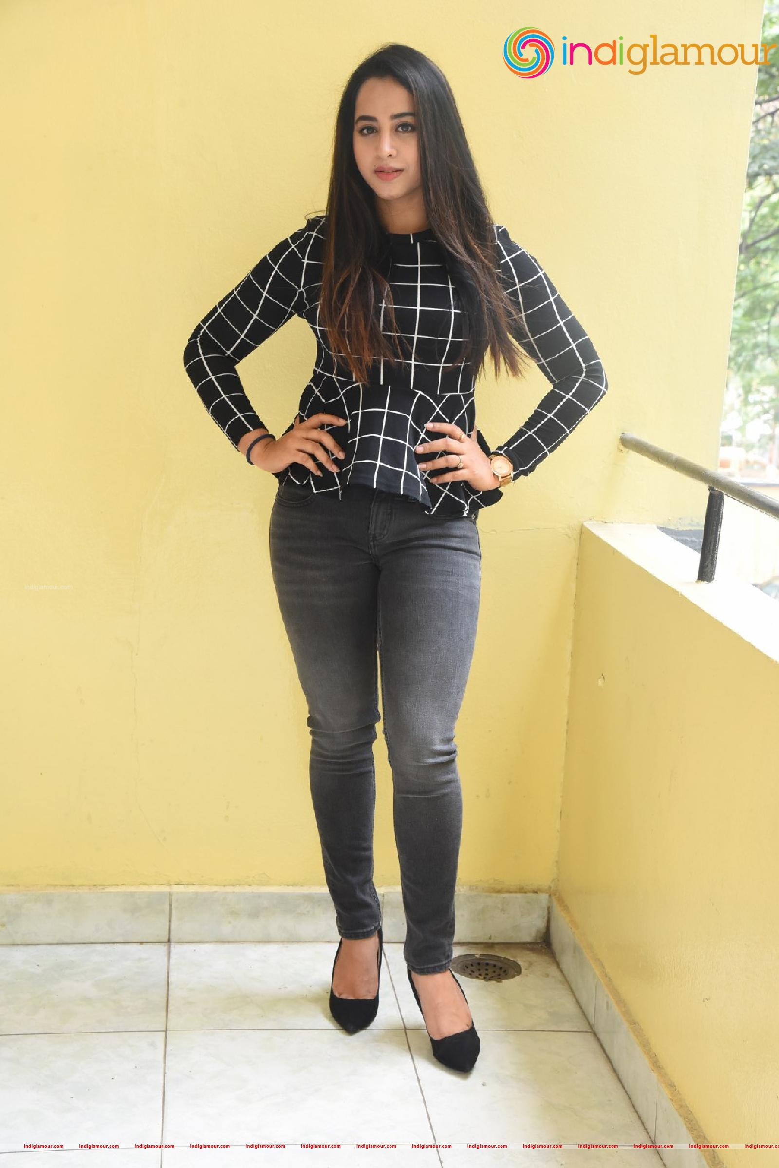 Swathi Deekshith Actress hd photo