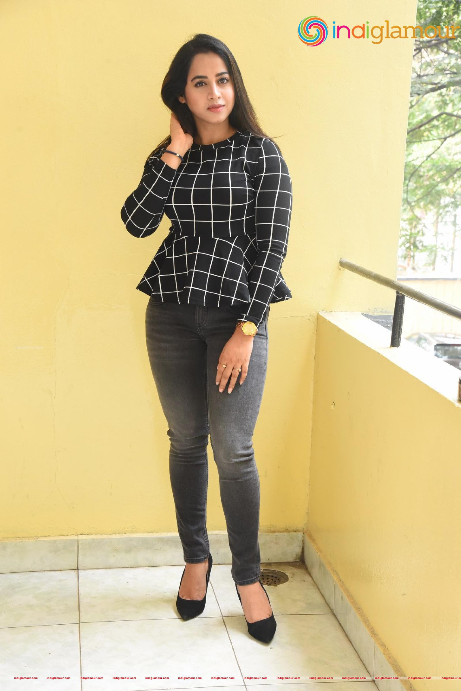 Swathi Deekshith Actress hd photo