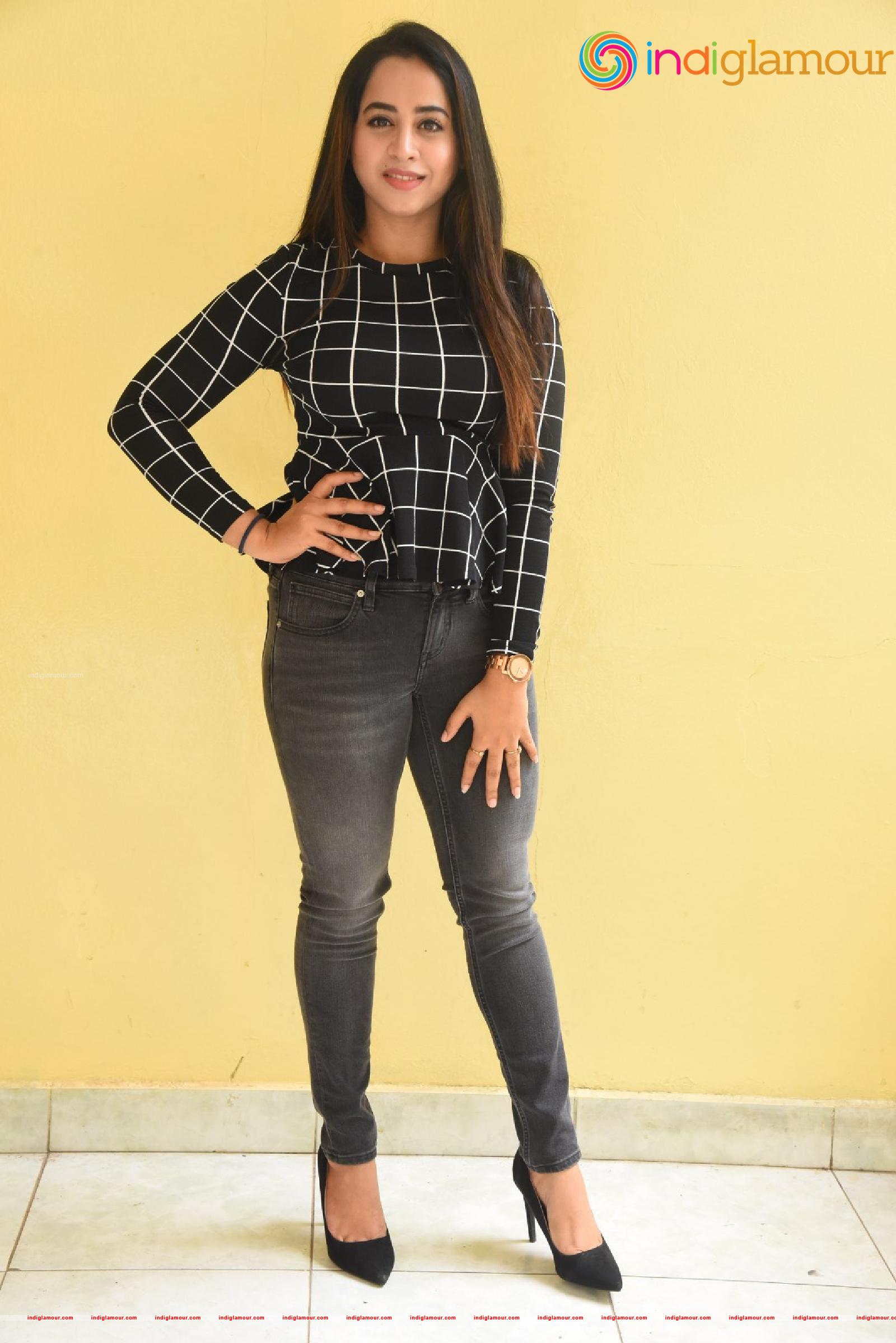 Swathi Deekshith Actress hd photo