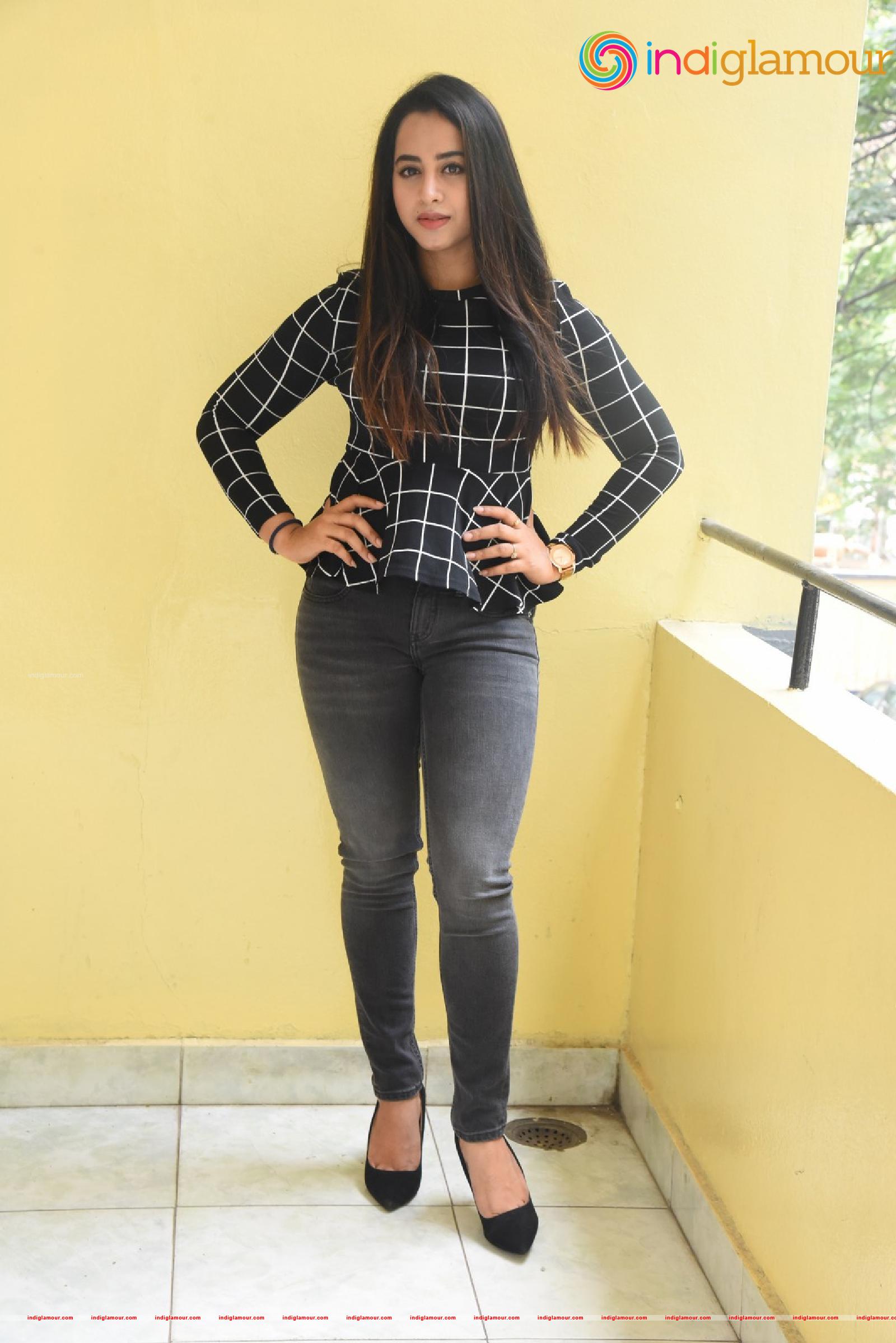 Swathi Deekshith Actress hd photo