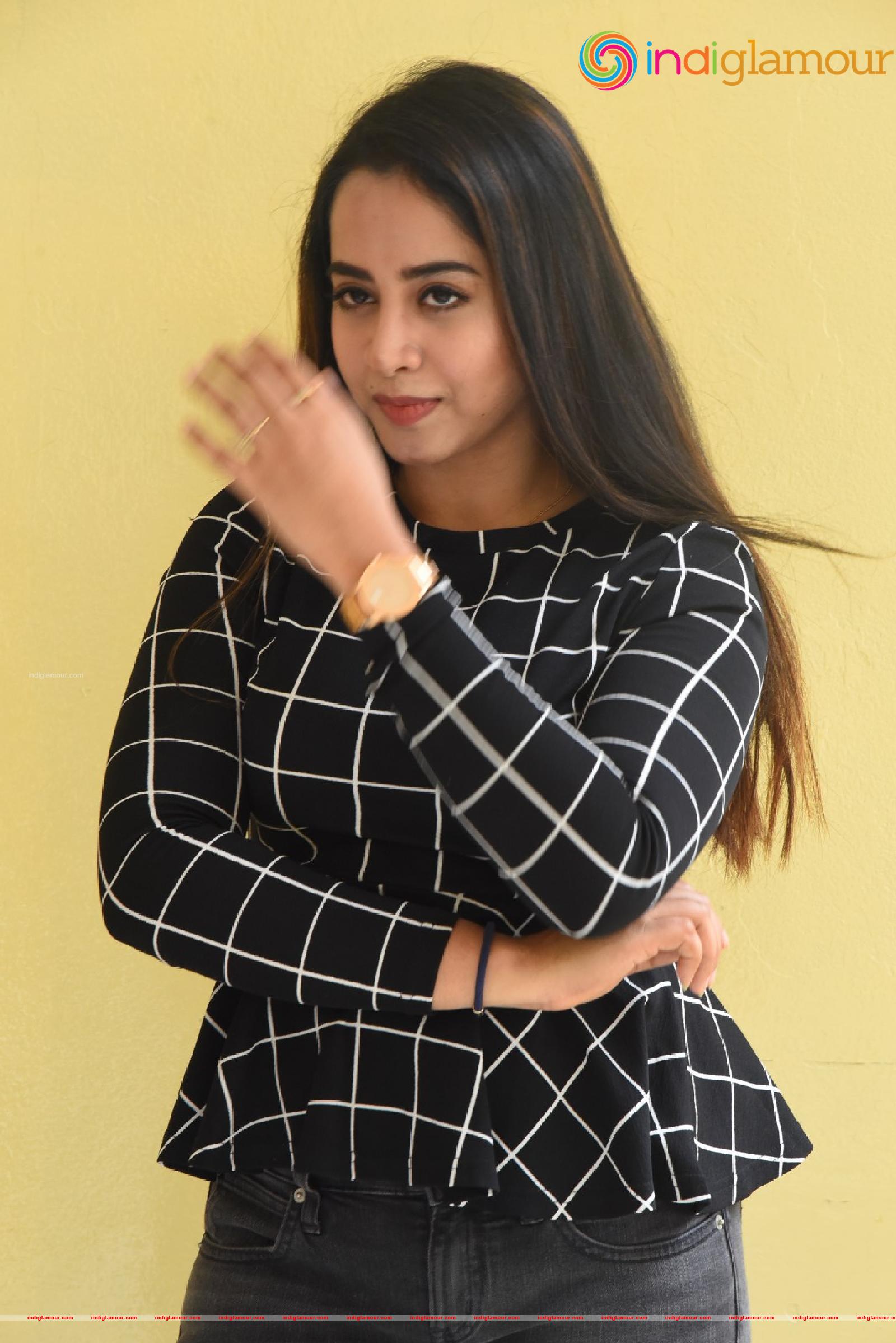 Swathi Deekshith Actress hd photo