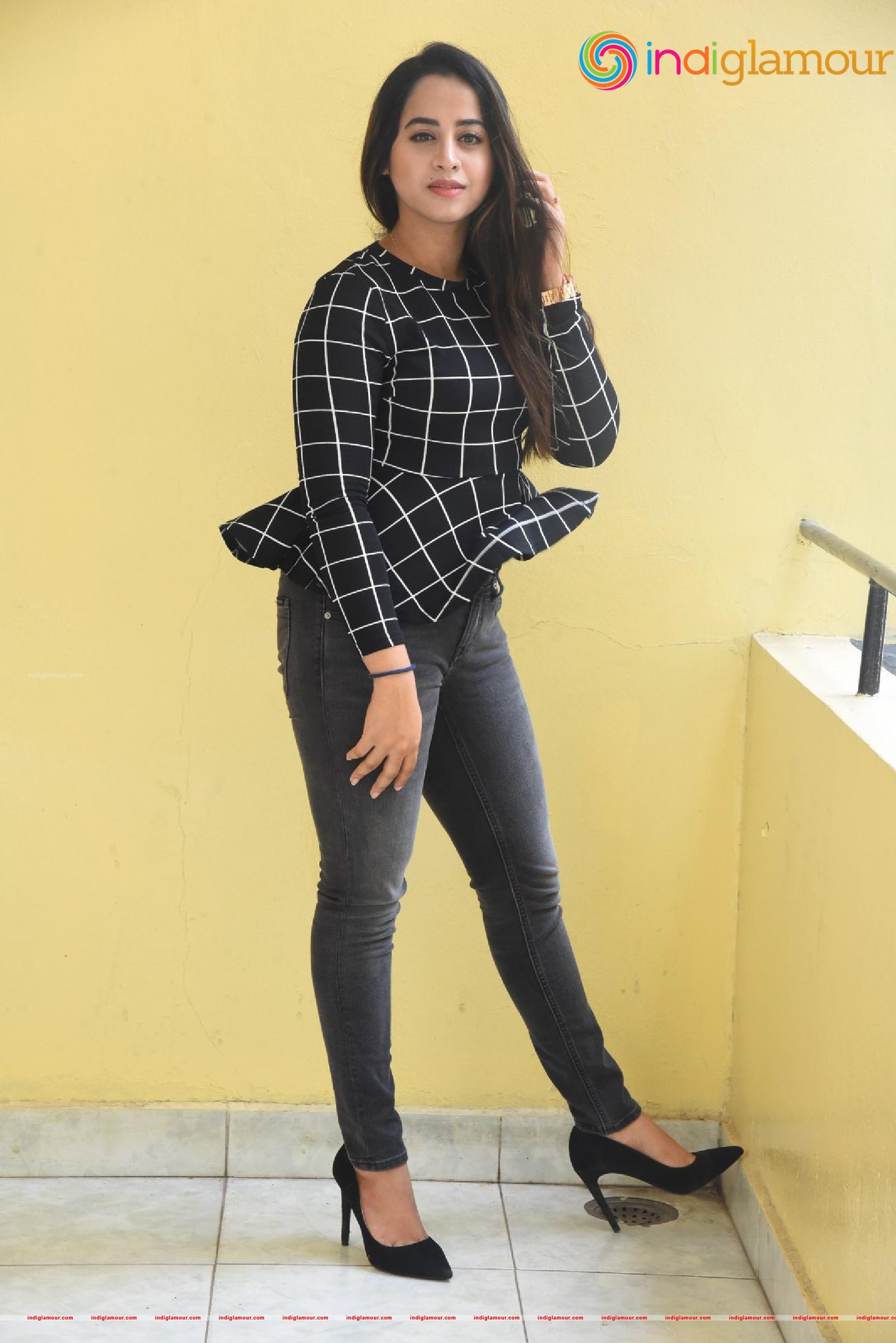 Swathi Deekshith Actress hd photo