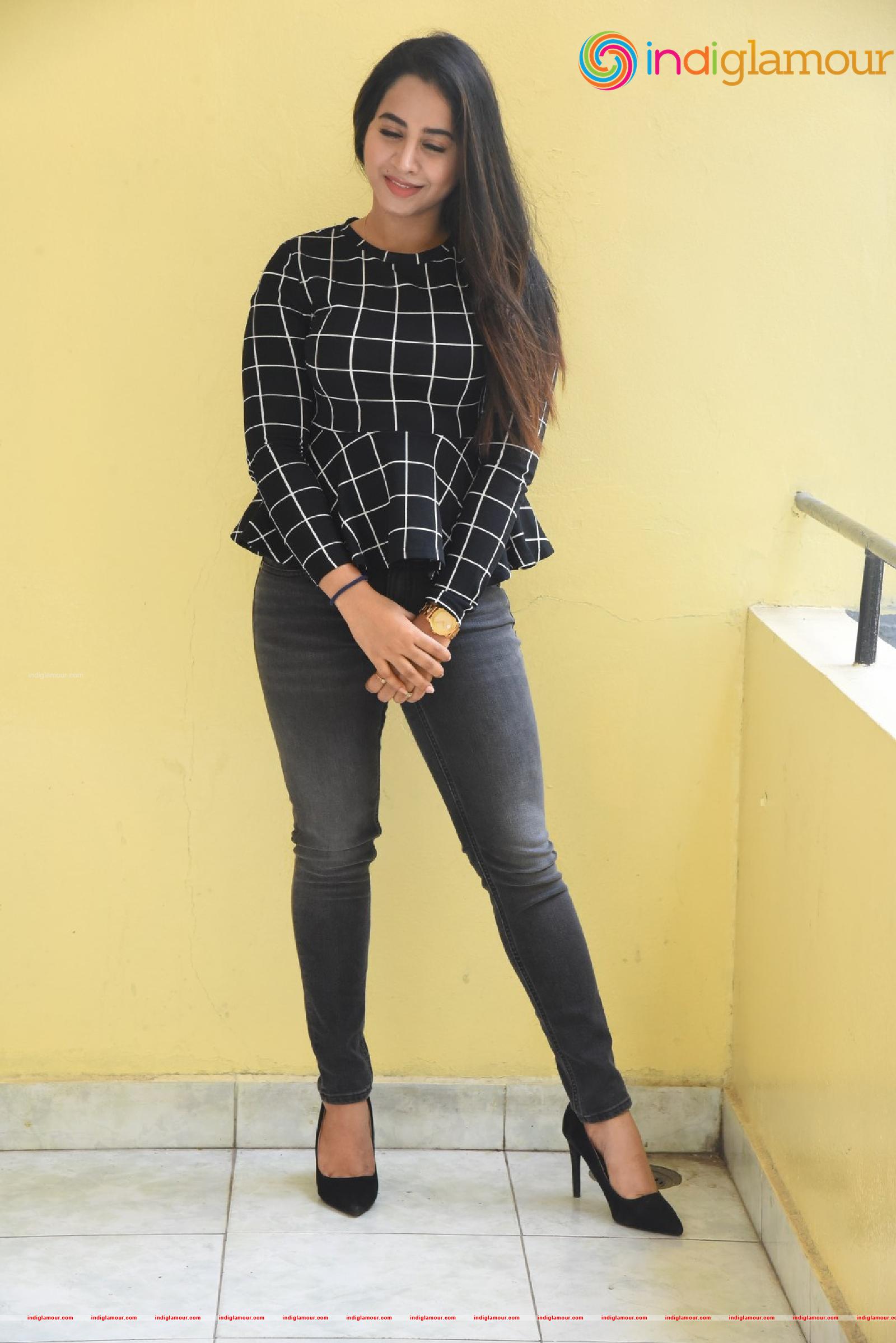 Swathi Deekshith Actress hd photo