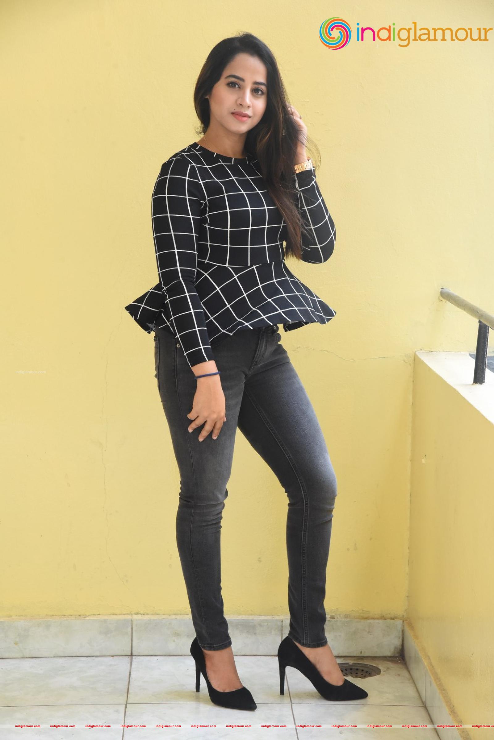 Swathi Deekshith Actress hd photo