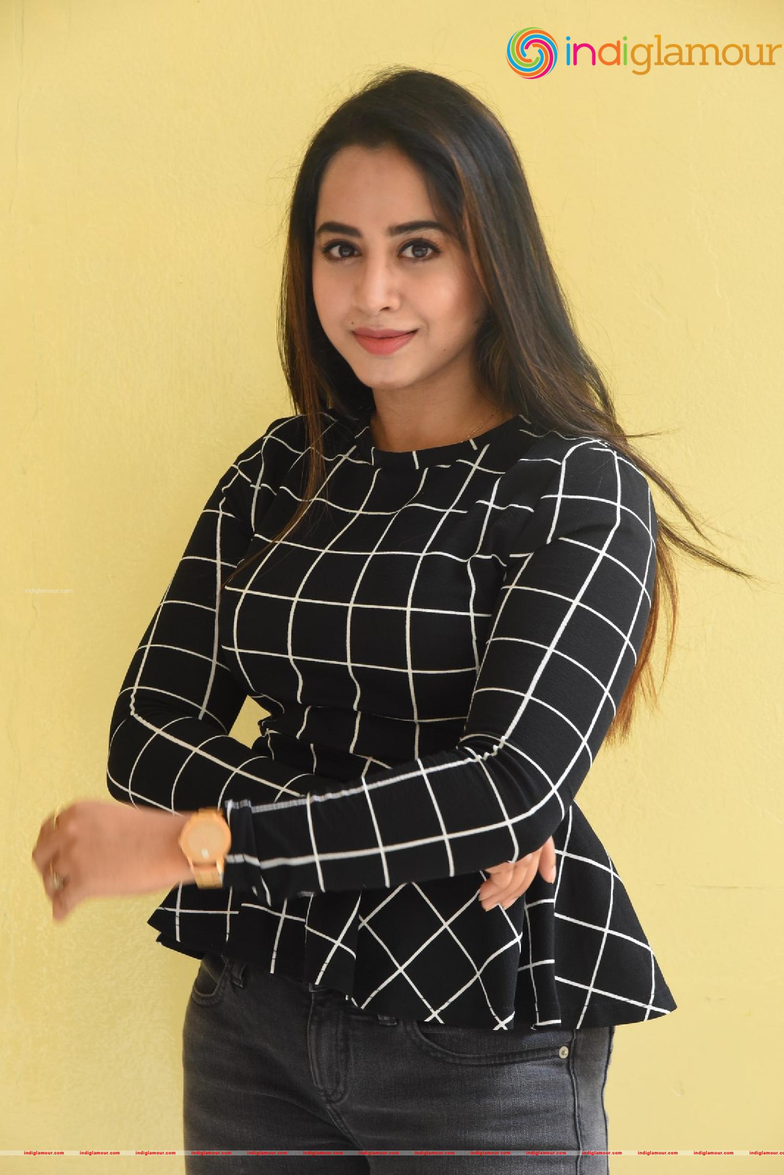 Swathi Deekshith Actress hd photo