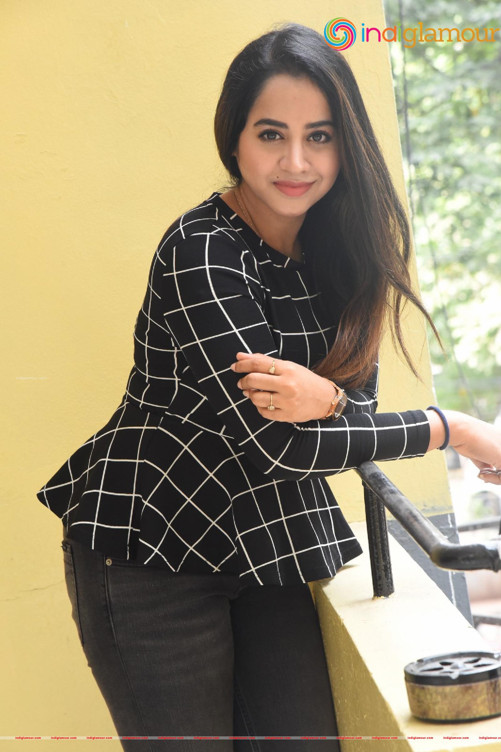 Swathi Deekshith Actress hd photo
