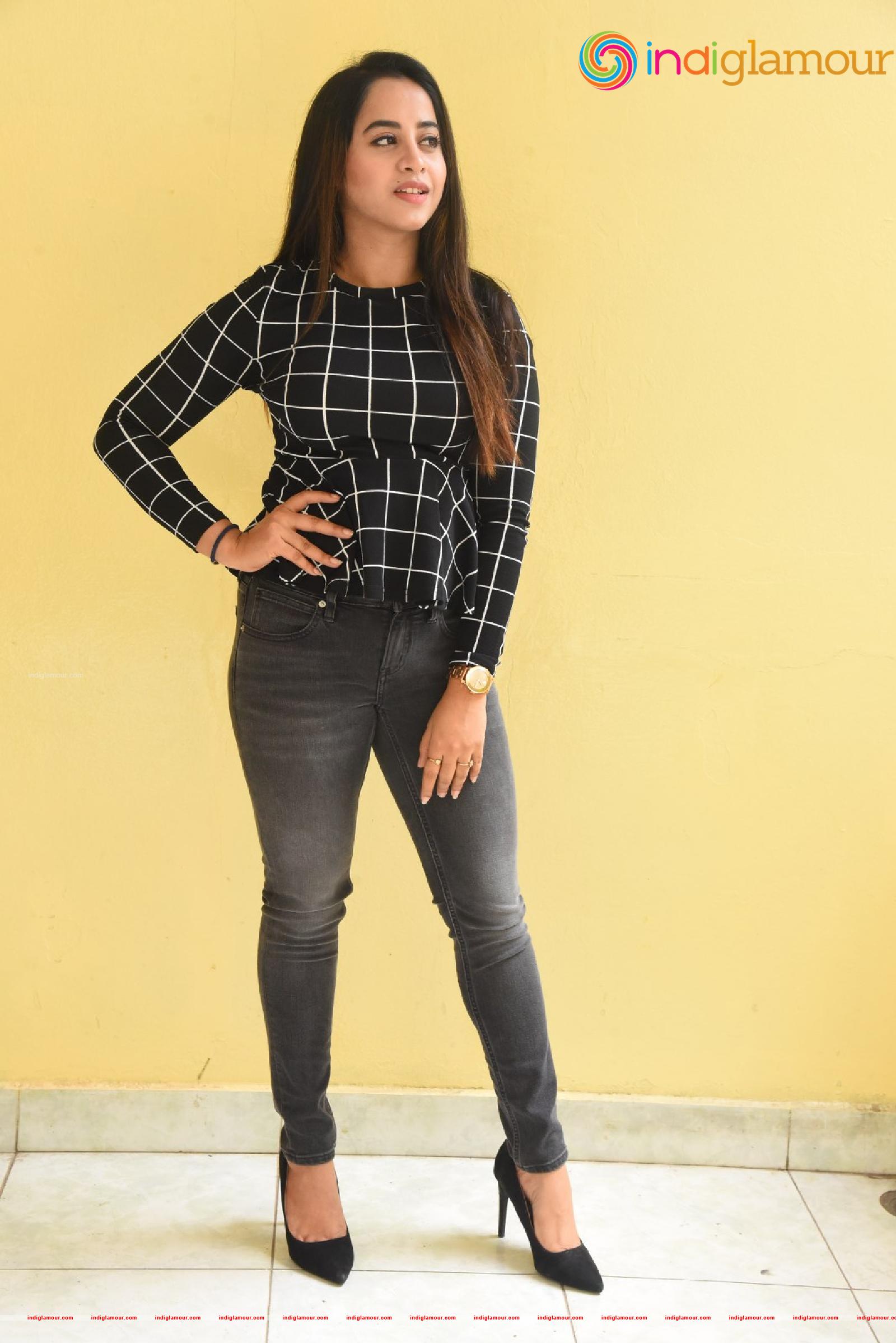 Swathi Deekshith Actress hd photo
