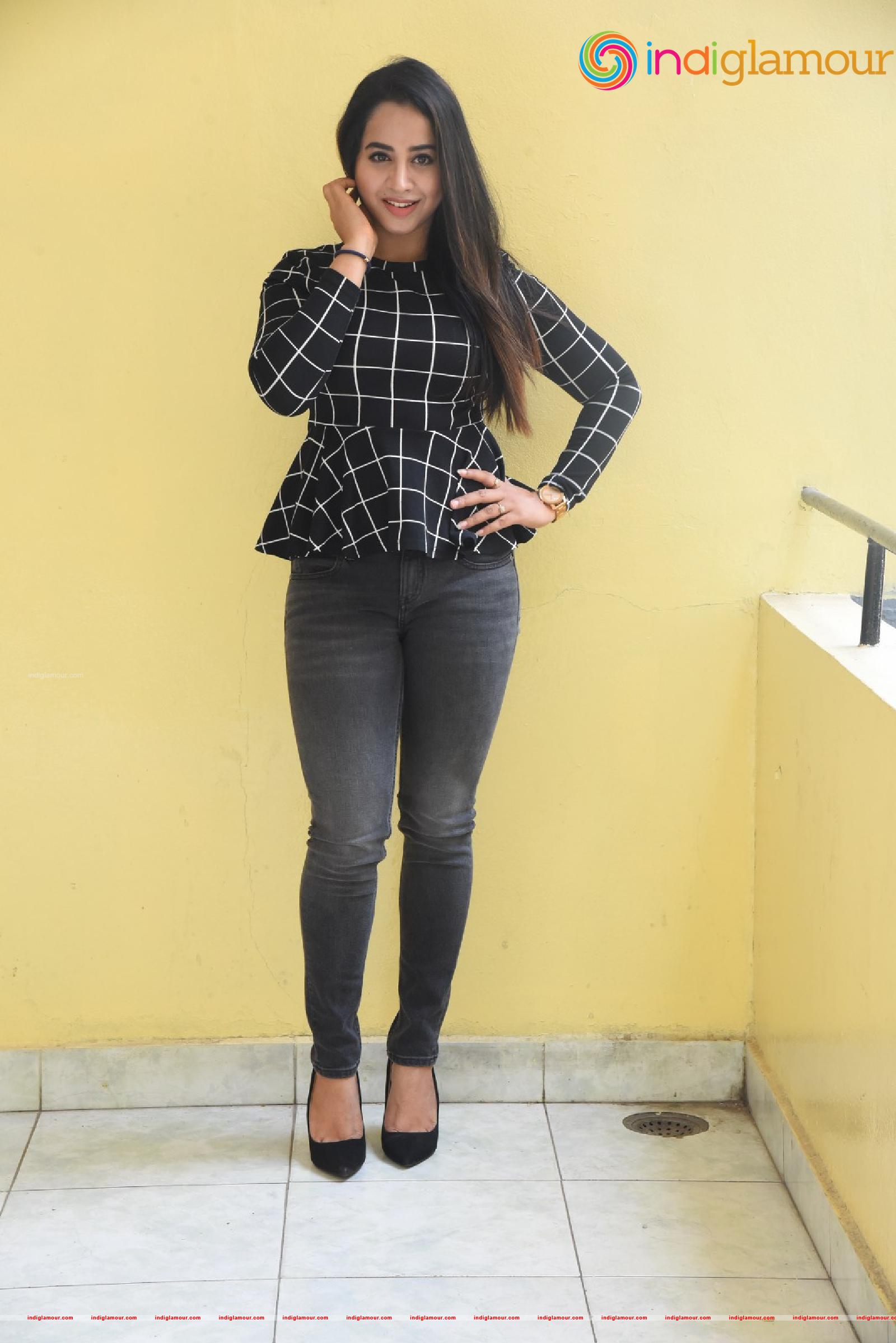 Swathi Deekshith Actress hd photo