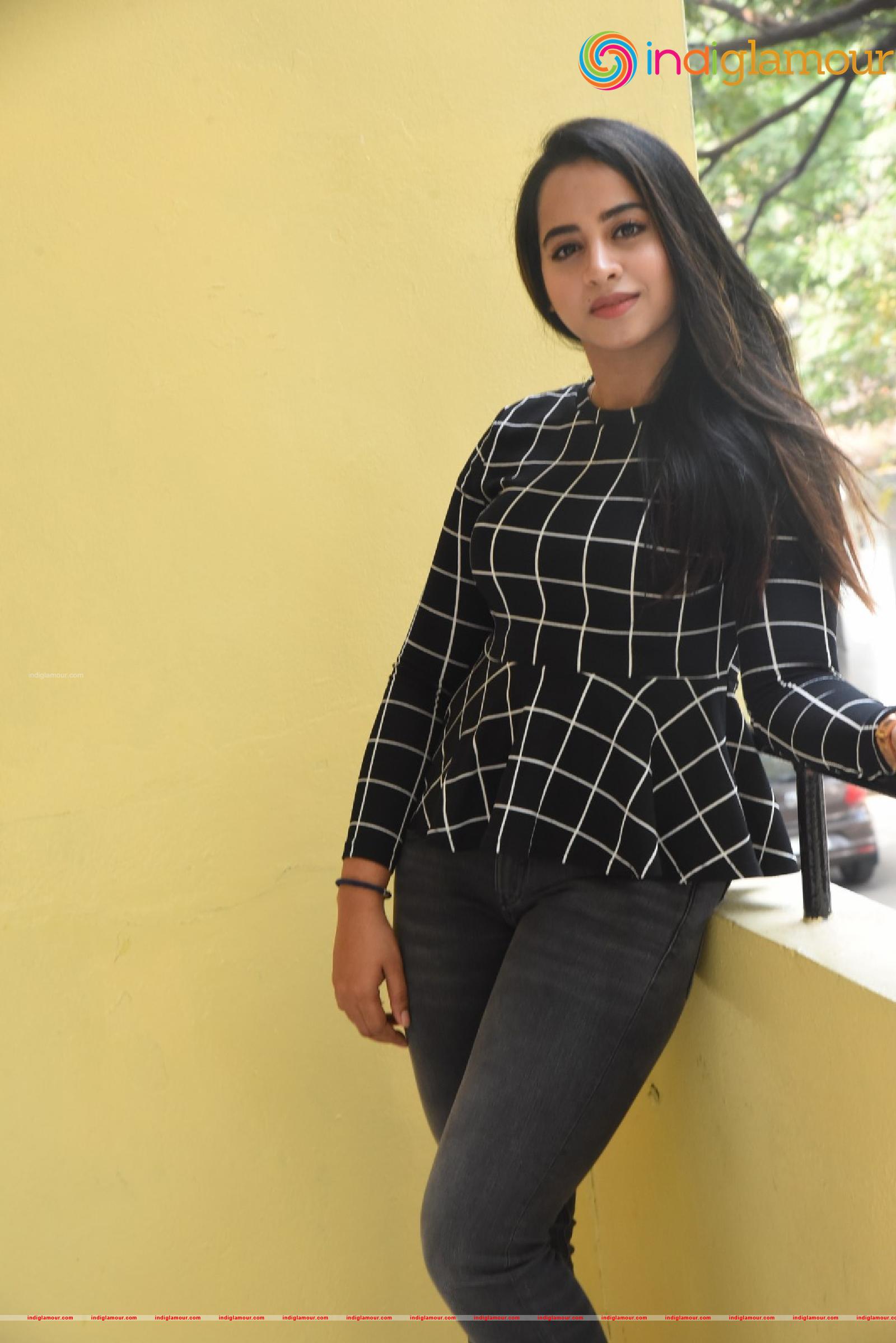 Swathi Deekshith Actress hd photo