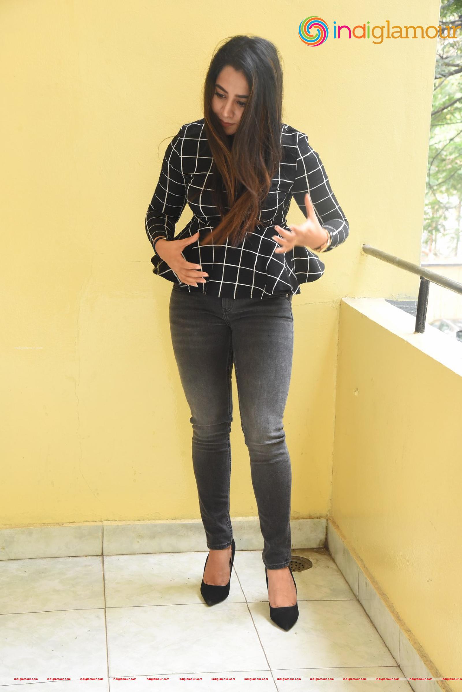 Swathi Deekshith Actress hd photo