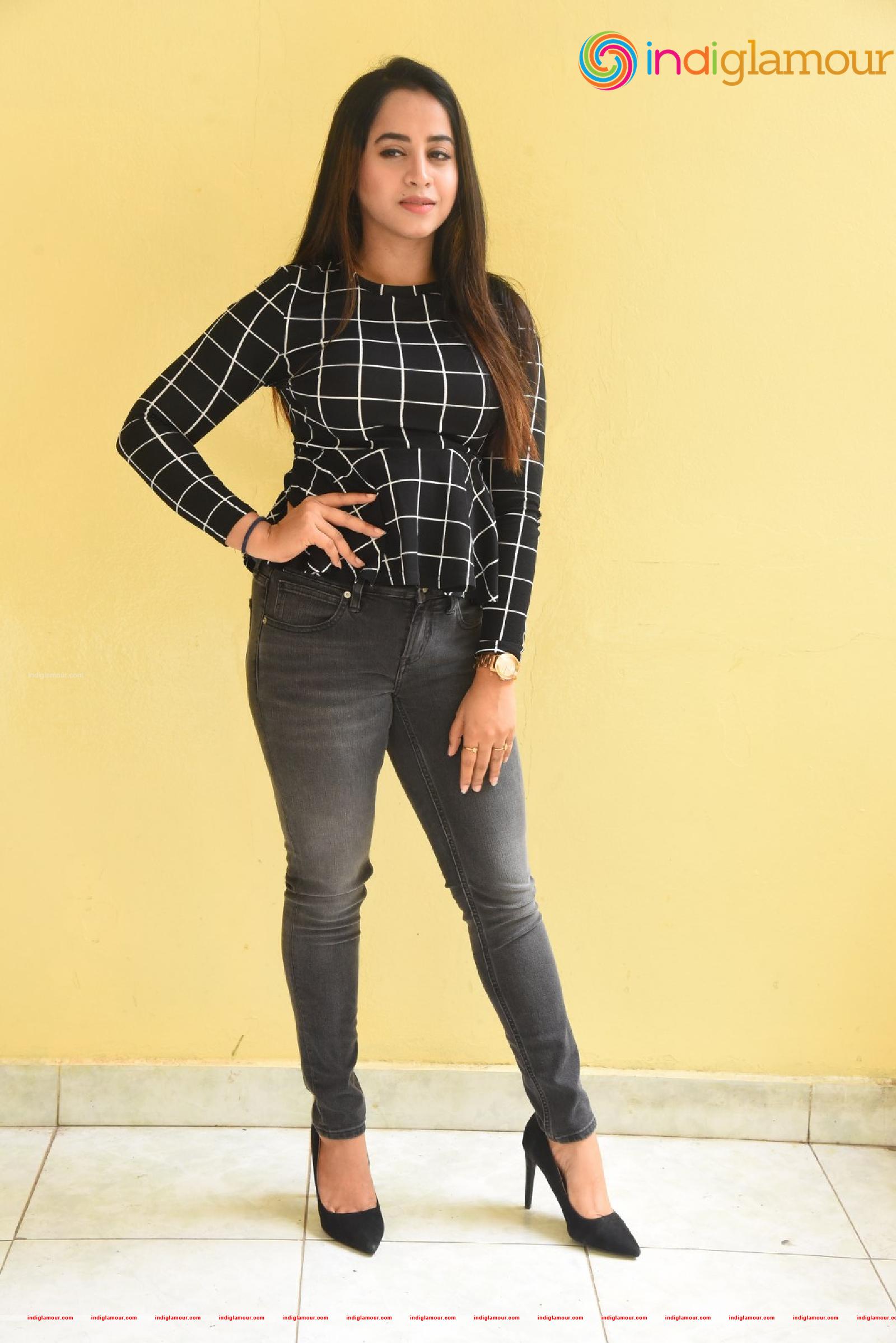 Swathi Deekshith Actress hd photo