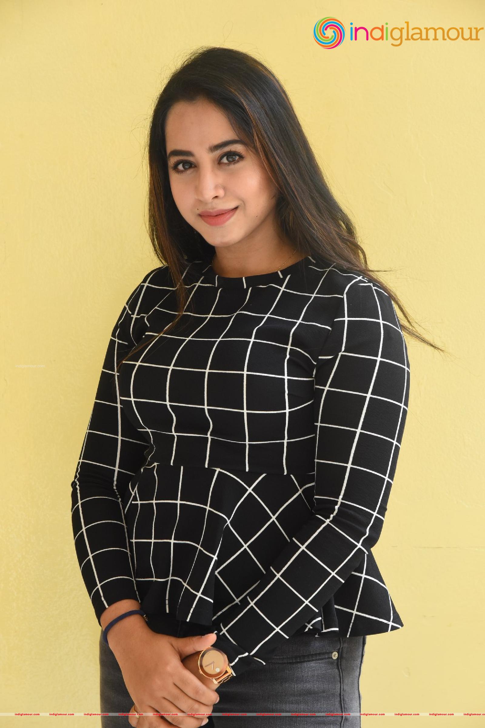 Swathi Deekshith Actress hd photo