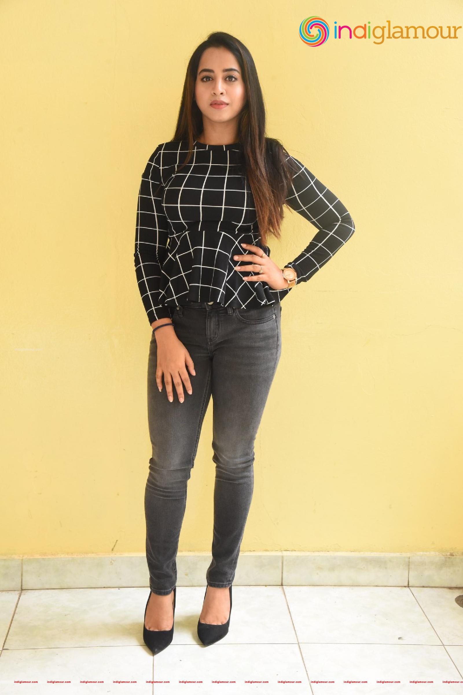 Swathi Deekshith Actress hd photo