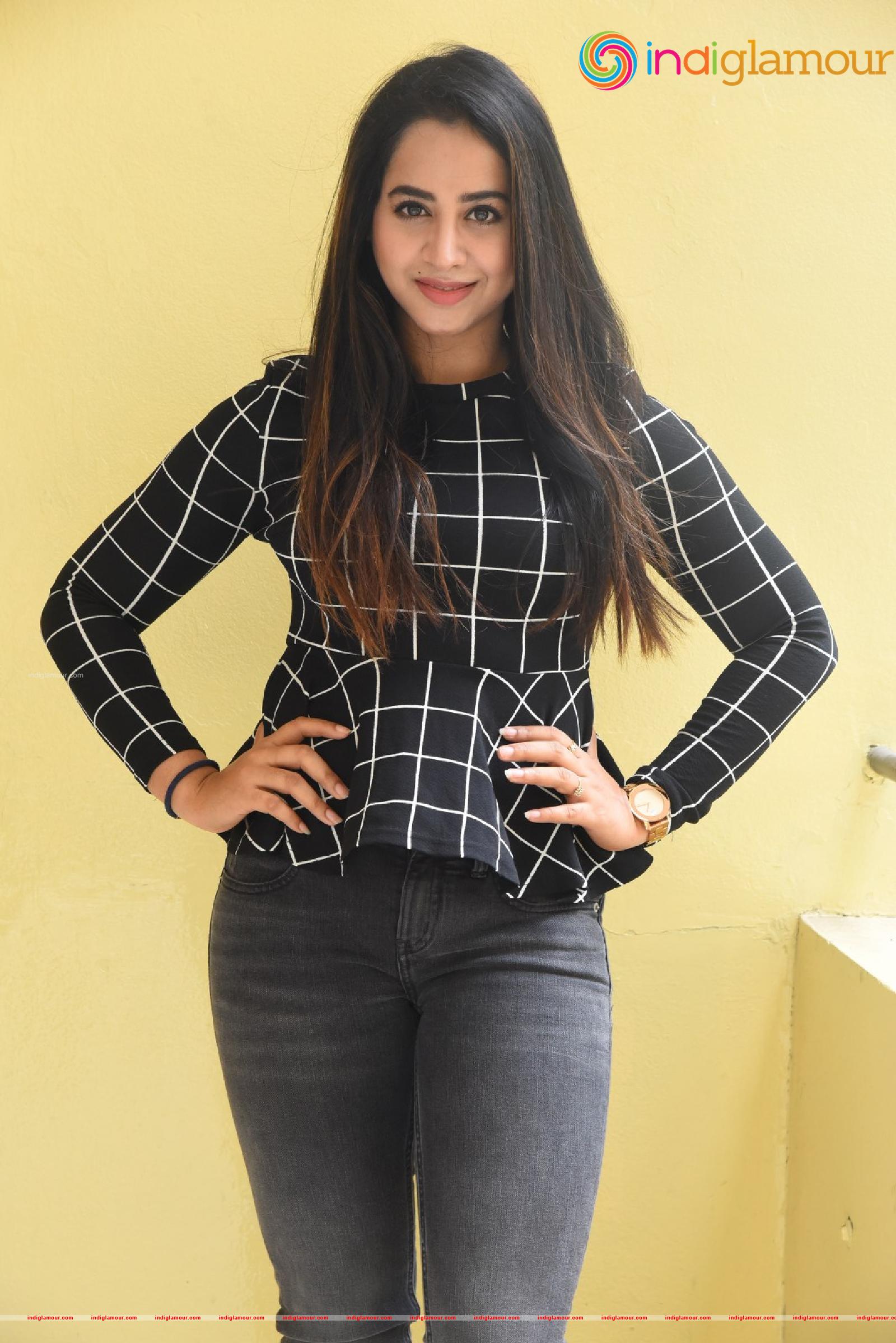 Swathi Deekshith Actress hd photo